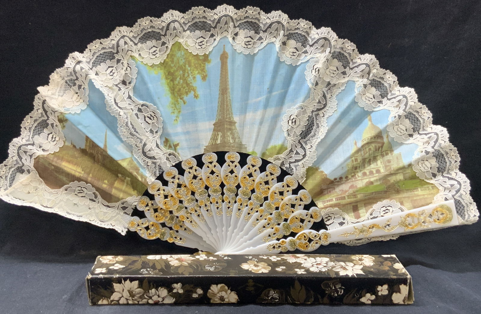 Lace France Souvenir Fan W Box (1 of 7)
