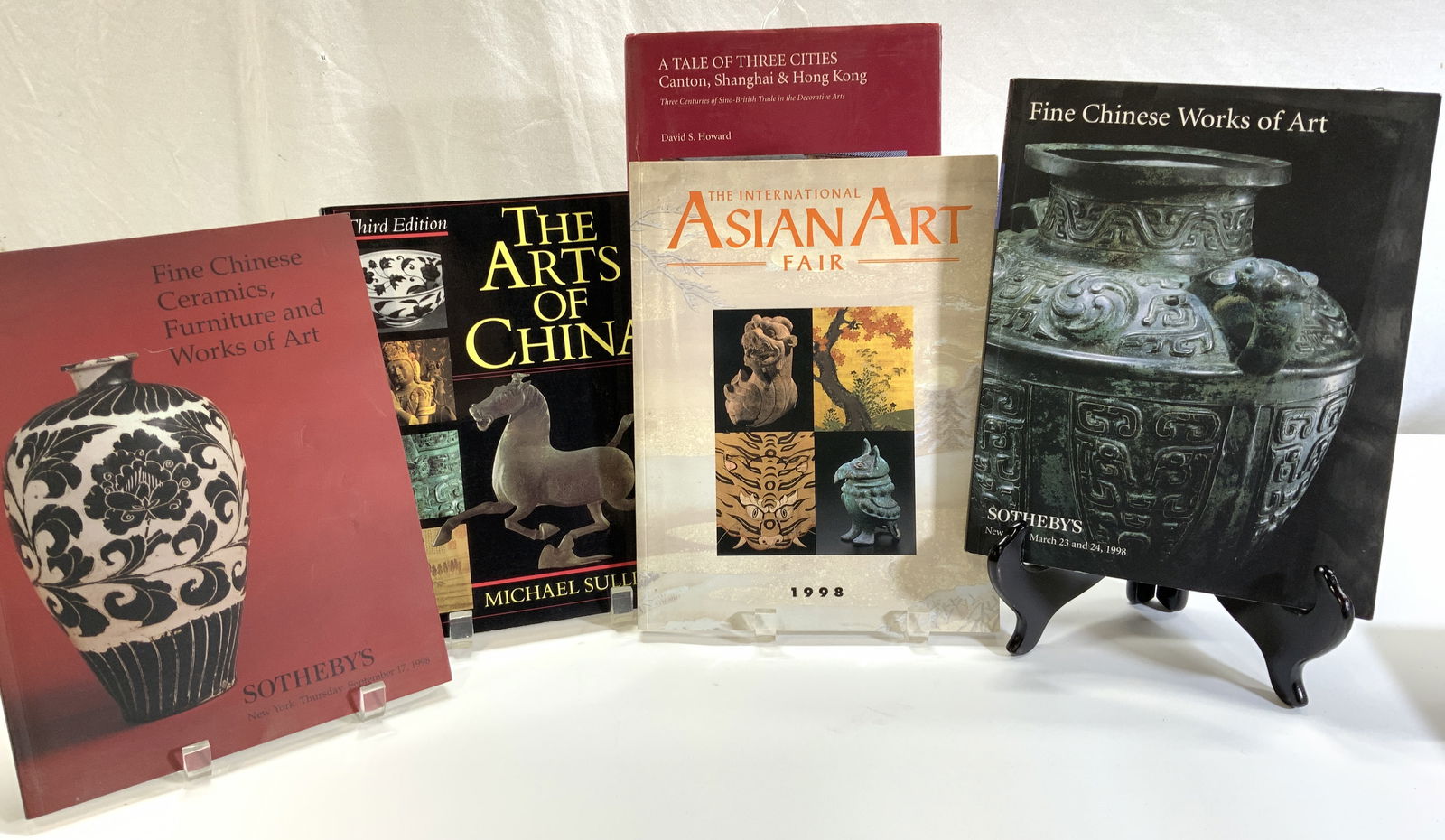 Lot 5 Asian Art Ceramics Sculpture Illustrated Bks (1 of 20)