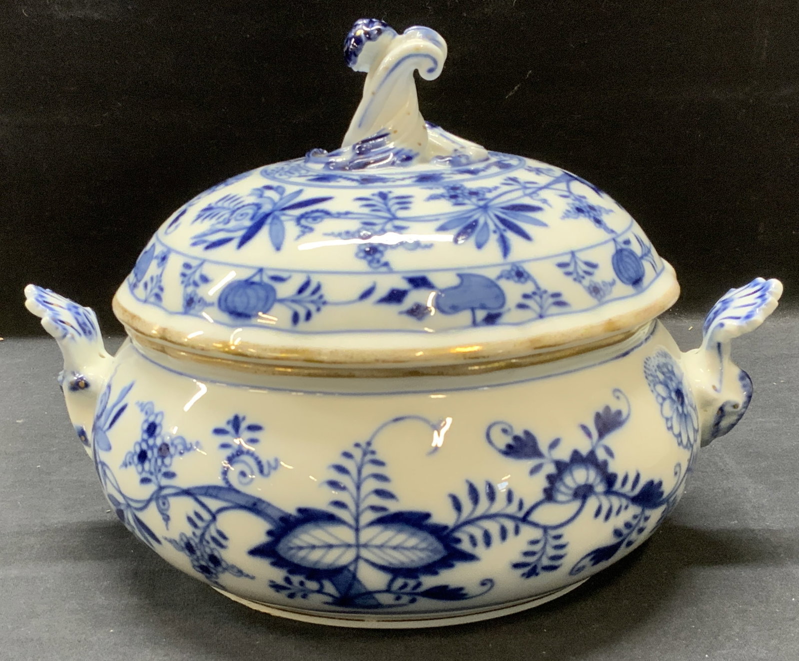 Antique Meissen Blue Onion Heavy Porcelain Tureen: 19th century Meissen lidded tureen , marked with Meissen swords in blue ink under glaze and number 35., decorated in cobalt blue in the blue onion pattern or the bulb pattern, it became the most popul