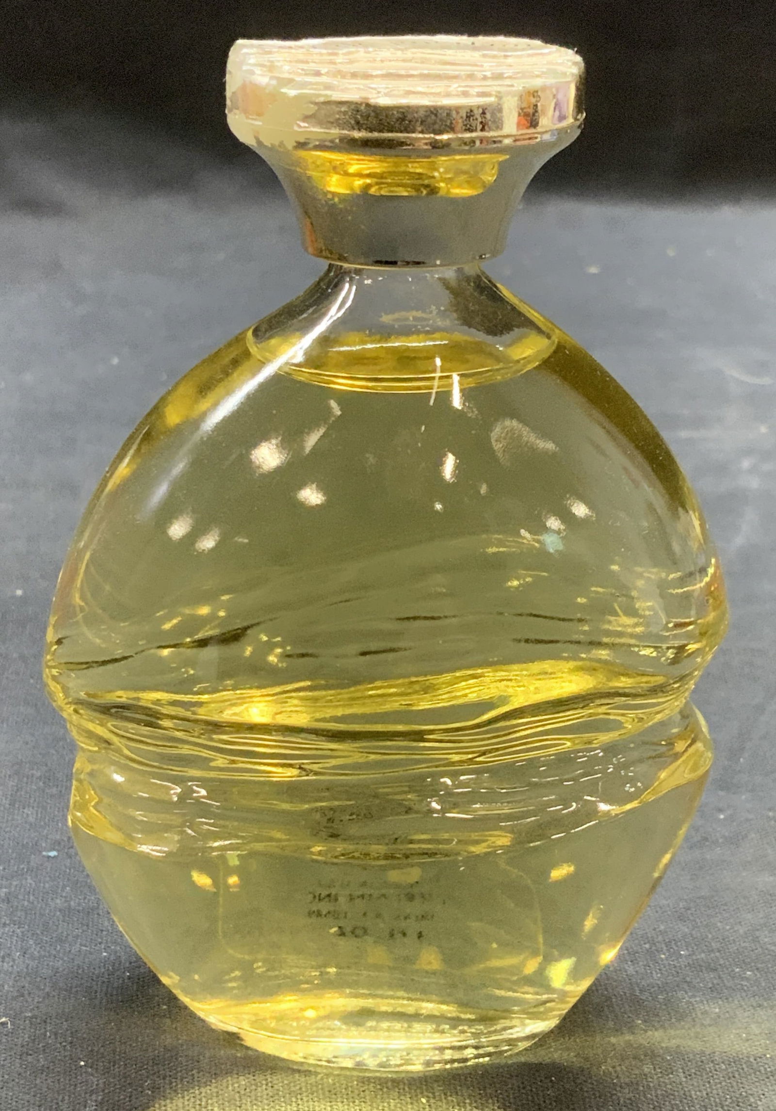 1973 Guerlain Eau de Guerlain Perfume: Vintage 1973 Guerlain Eau de Guerlain perfume in glass bottle. Signed on cap and underside. Dated 1973. Bottle made in France. Appears unused. Measures approx. 3 x 1.5 x 4.25 inches, some surface wear