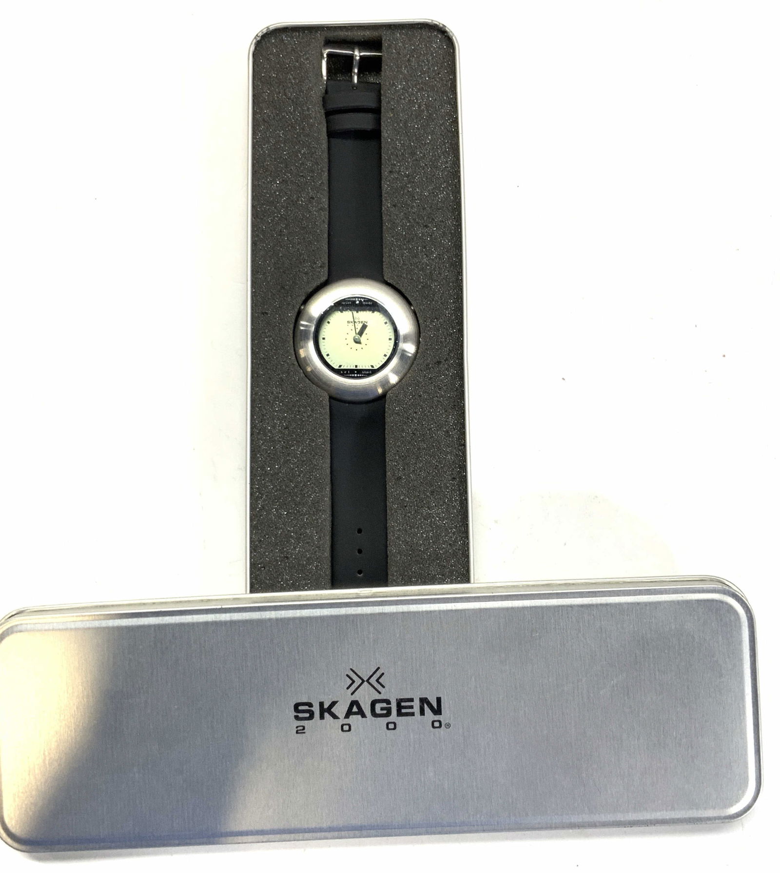 SKAGEN 2000 ATM Wristwatch w Rubber Strap NIB (1 of 8)