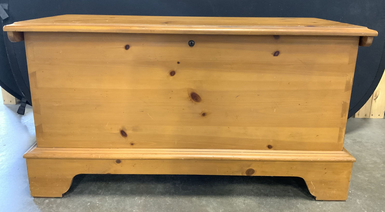 LANE Pine & Cedar Lined Lidded Chest USA (1 of 8)