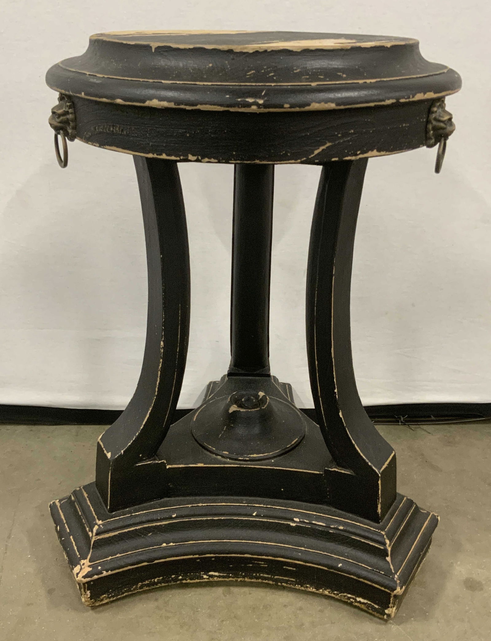 Vintage Lion Head Figural Circular Side Table (1 of 11)