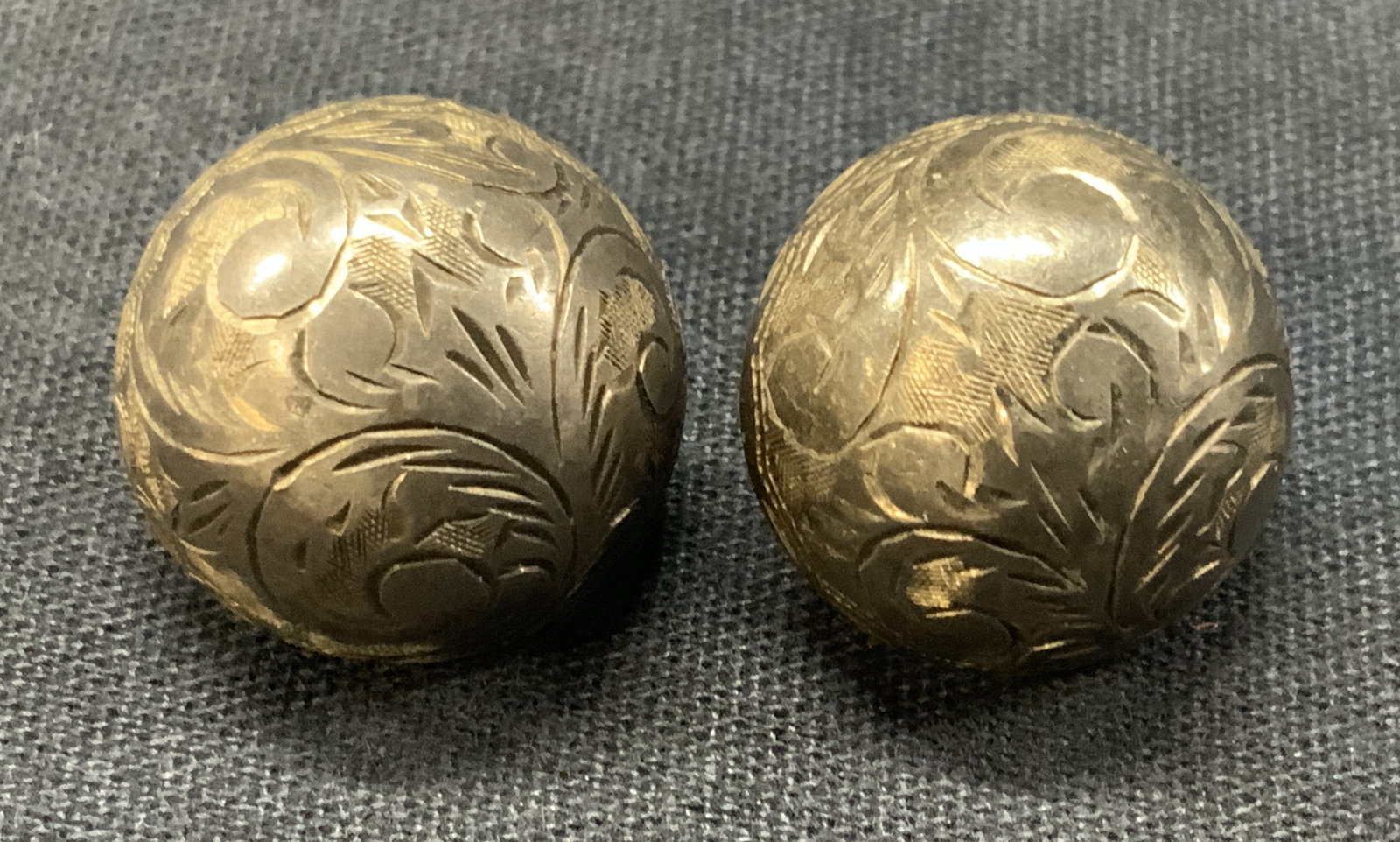 Vntg Siam Sterling Silver Etched Earrings: Pair of vintage button earrings. Marked Siam, 925 on backside. Domed shape with surface etchings in floral and scroll designs. Approx 0.75 inch diameter. Moderate surface wearing to sterling due to ag