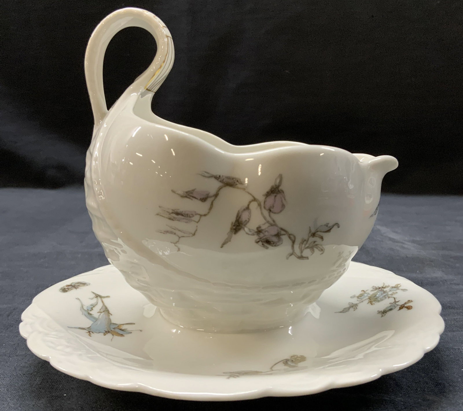 HAVILAND & CO LIMOGES Vntg Porc Gravy Boat: Underside is marked HAVILAND & CO LIMOGES. Gravy boat is vintage and porcelain. Piece is white with multi toned floral, leaf & butterfly detail. Gravy boat has handle. Piece measures approximately 5.2