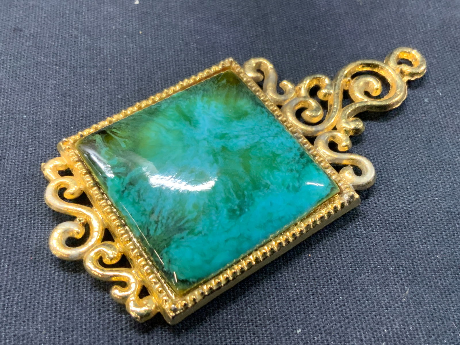 Vtg Gilt Metal & Art Glass Mirror Pendant: Vintage mirror pendant in gilt metal with one side with art glass in blue and green and other side with mirror, approx 1.25 x 3 inches Moderate wearing to gilt on metal and wearing to edges of mirror.