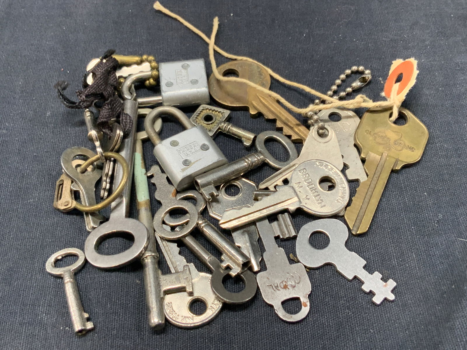 Lot 20+ Vtg Skeleton Keys & Locks (1 of 7)