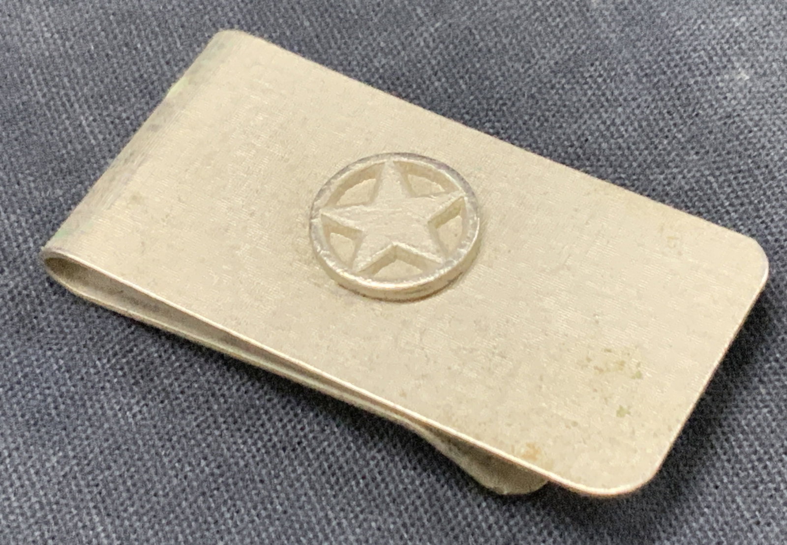 Vintage Silver Toned Metal Money Clip: Vintage white metal money clip with a star on top. Approx 2 x 1 inches Moderate surface wearing. Vintage money clip. Monkey clips metal ware, Star decor, mens accessories, accessories and decor, 12 J
