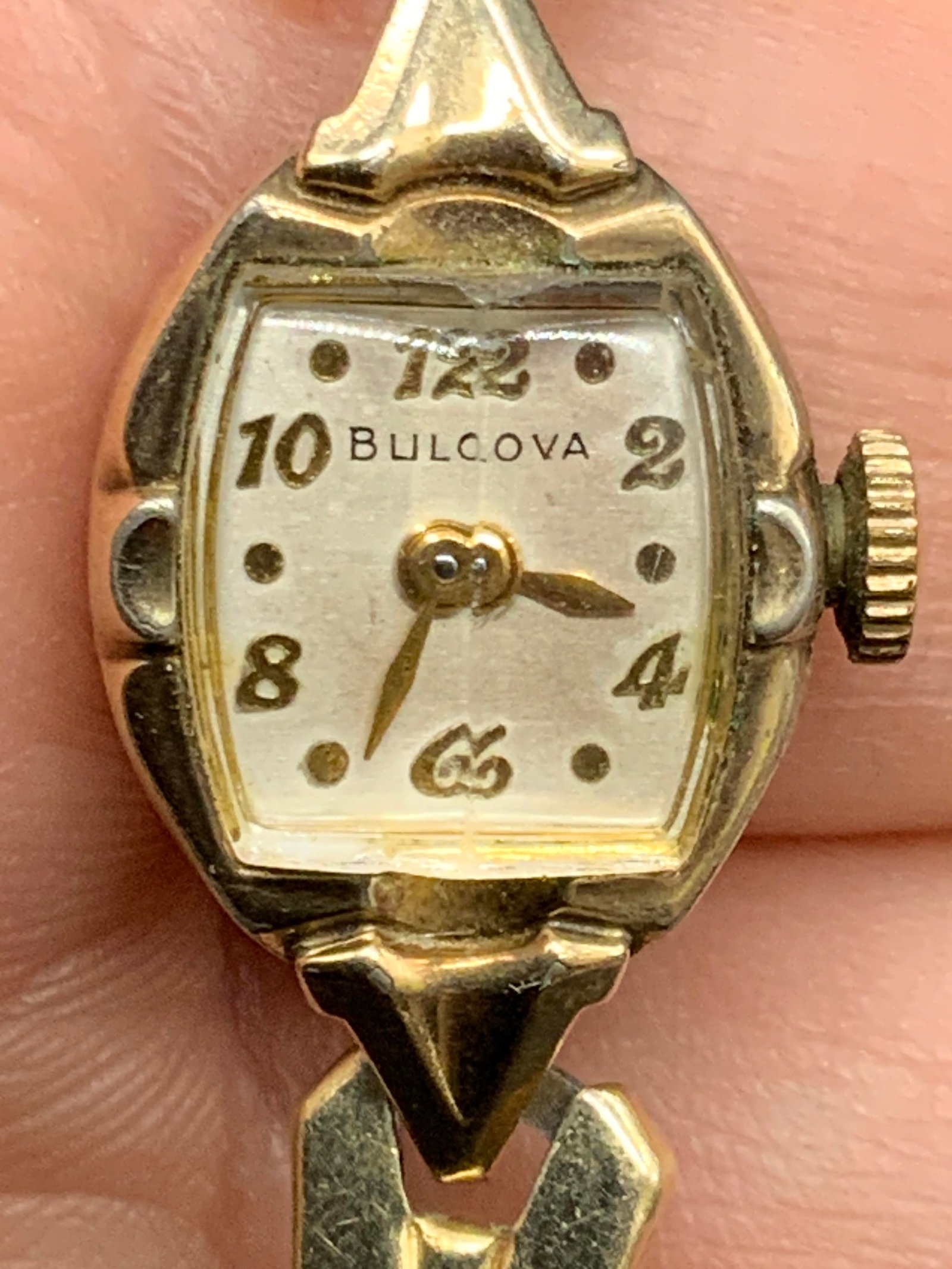 BULOVA 10KT Rolled Gold Plate Stretch Watch: A vintage 10KT Rolled Gold Plate BULOVA stretch watch. Interior is silver toned. Diameter measures approx. 2.25 inches. Reverse of watch face reads BULOVA L7 10KT Rolled Gold Plate. Not tested for fun
