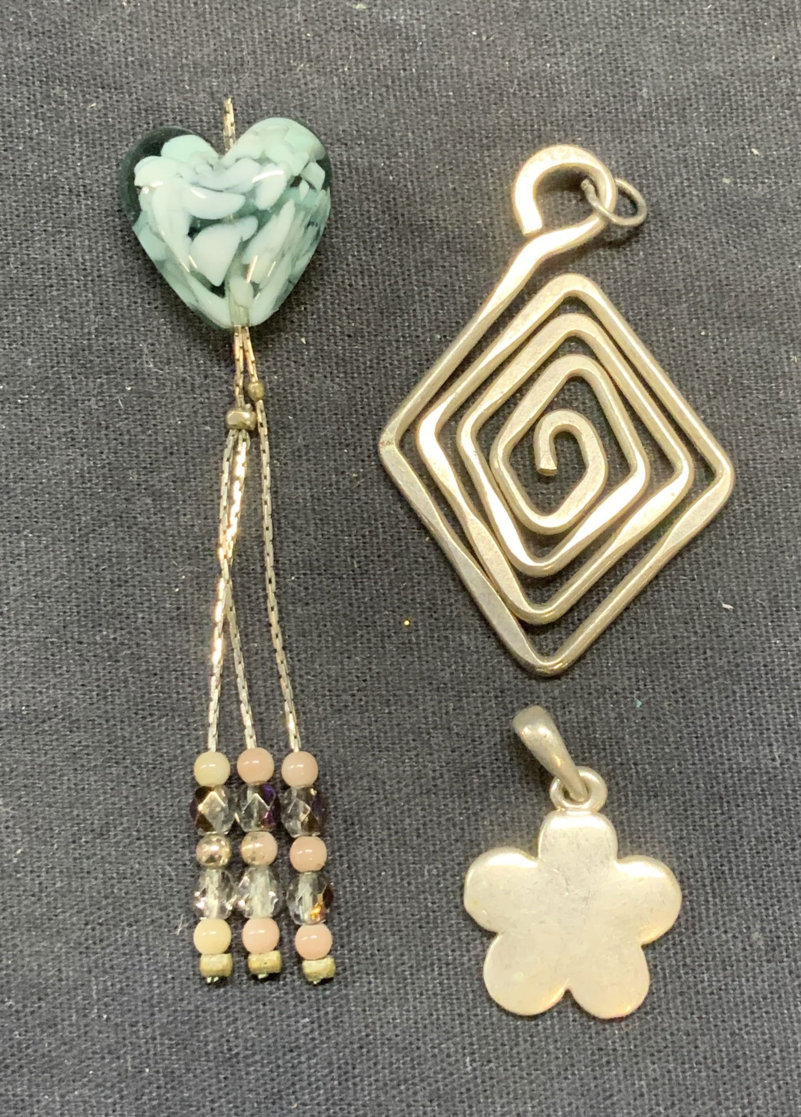 Lot 3 Vintage Silver Tone Pendants (1 of 7)