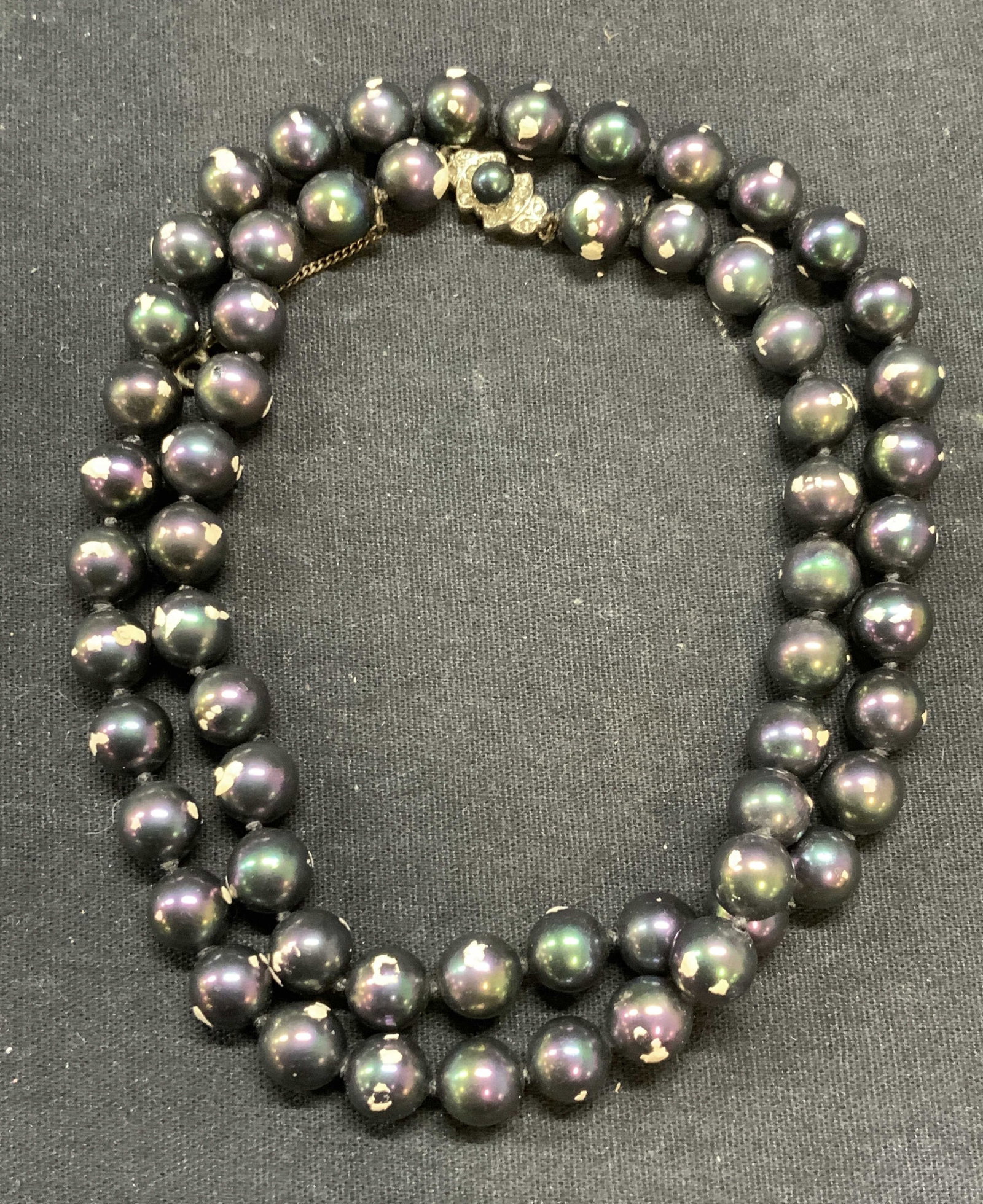Faux Tahitian Pearl Beaded Necklace: Faux Tahitian Pearl beaded necklace. Drop length approx. 11.5 inches. Some surface wear including scratching observed. Estate jewelry, costume jewelry, cocktail jewelry, fashion jewelry, accessories, 