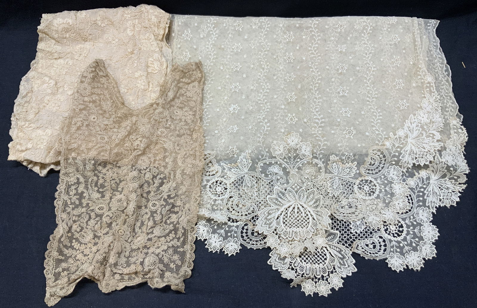 Lot 3 Vtg Lace & Embroidered Linens (1 of 11)