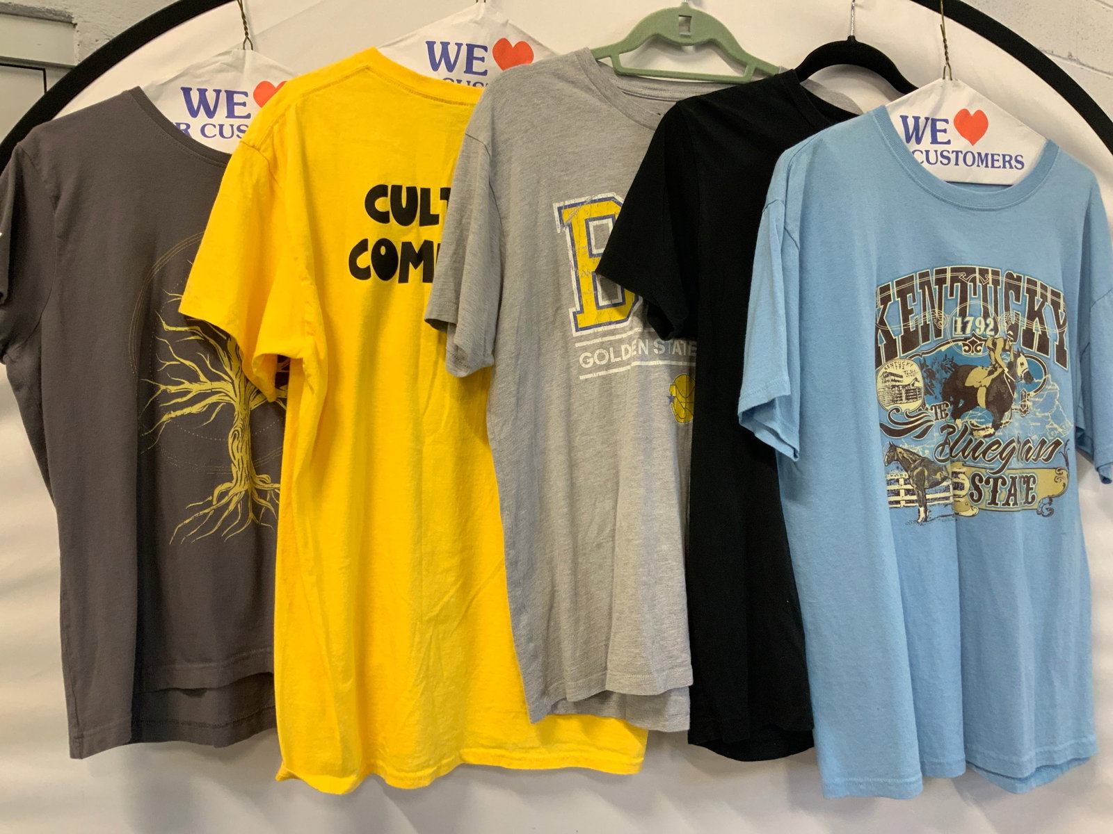 Lot 5 Graphic T Shirts, Sports, Horses & More: Lot 5 graphic t shirts all size large. 1 marked Kentucky, with images of the Kentucky derby. Bay golden state warriors shirt, 1 black shirt marked black Diamond burlesque, 1 shirt with a gold toned tr