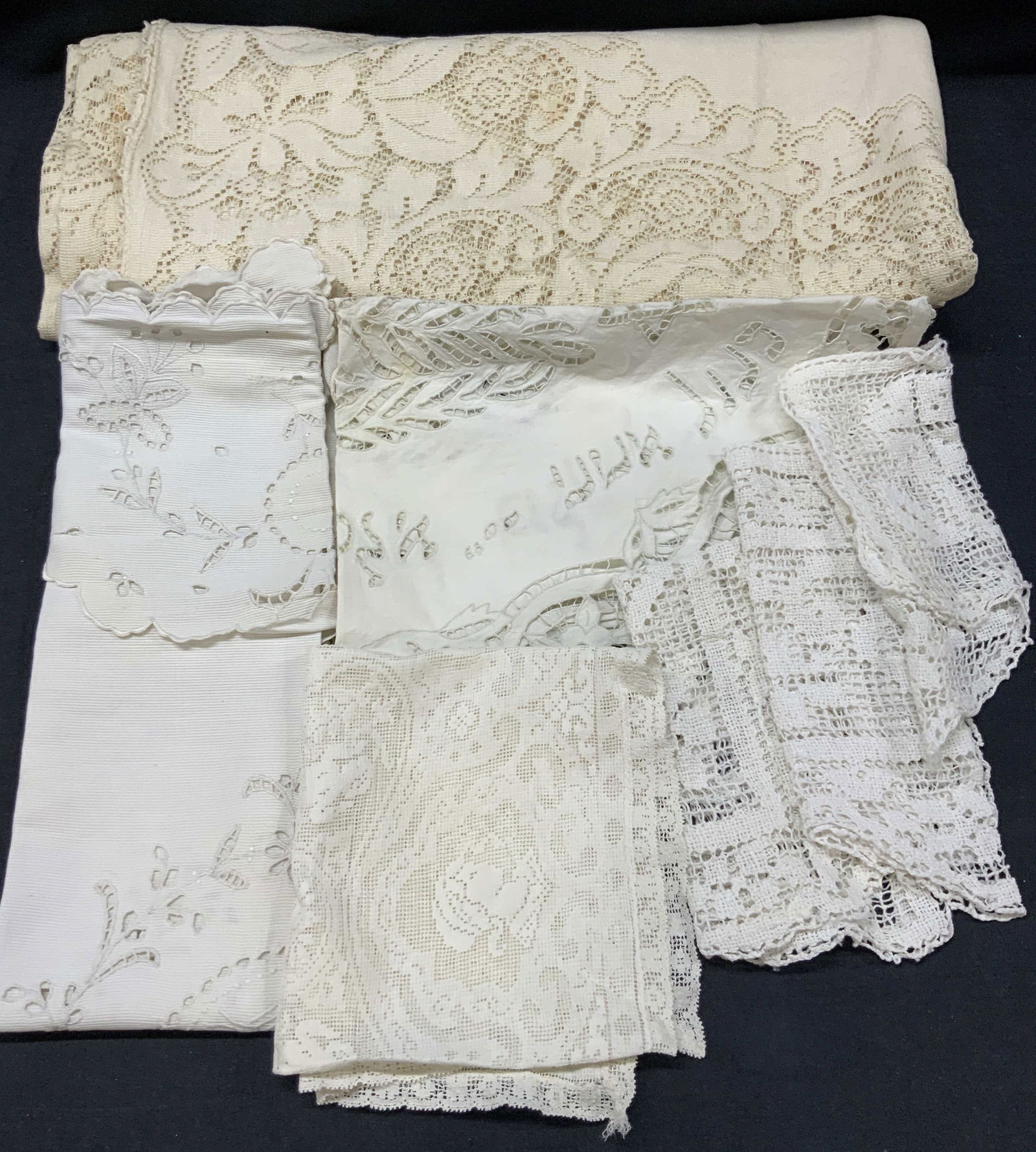 Lot 7 Vtg Lace & Embroidered Linen & Tablecloth (1 of 13)