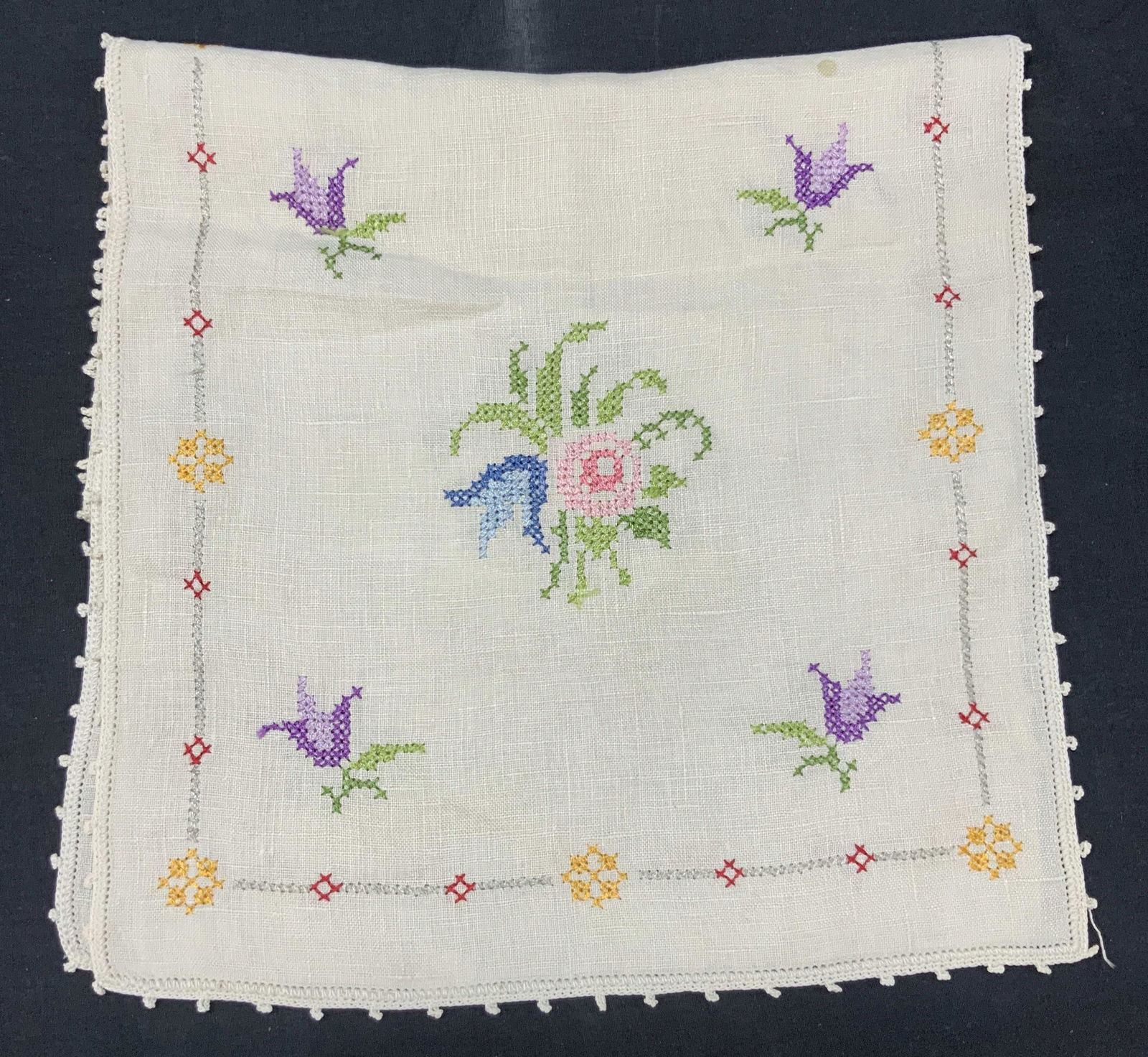 Vntg Embroidered Floral Table Runner (1 of 8)