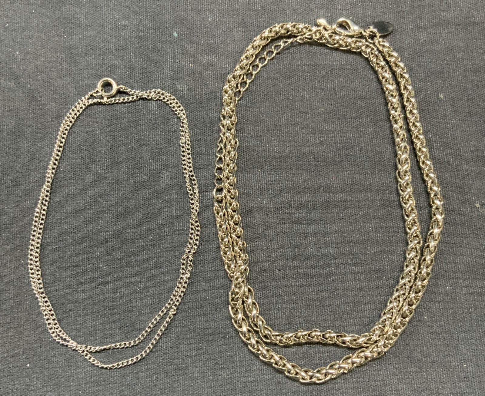 Lot 2 Silver Tone Chain Necklaces (1 of 7)