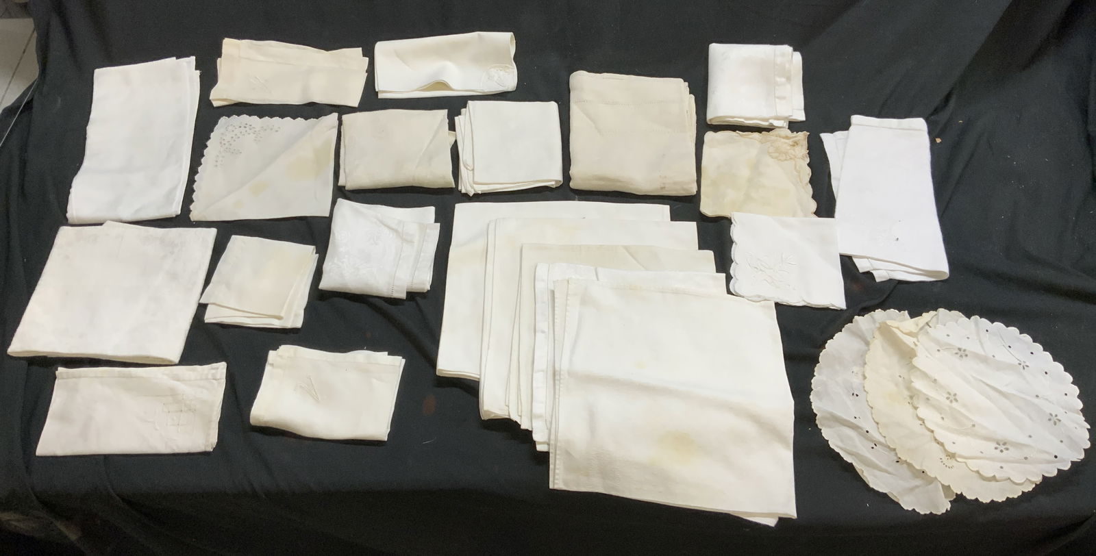 Lot 24 Vntg Assorted Cream Toned Table Linens (1 of 11)