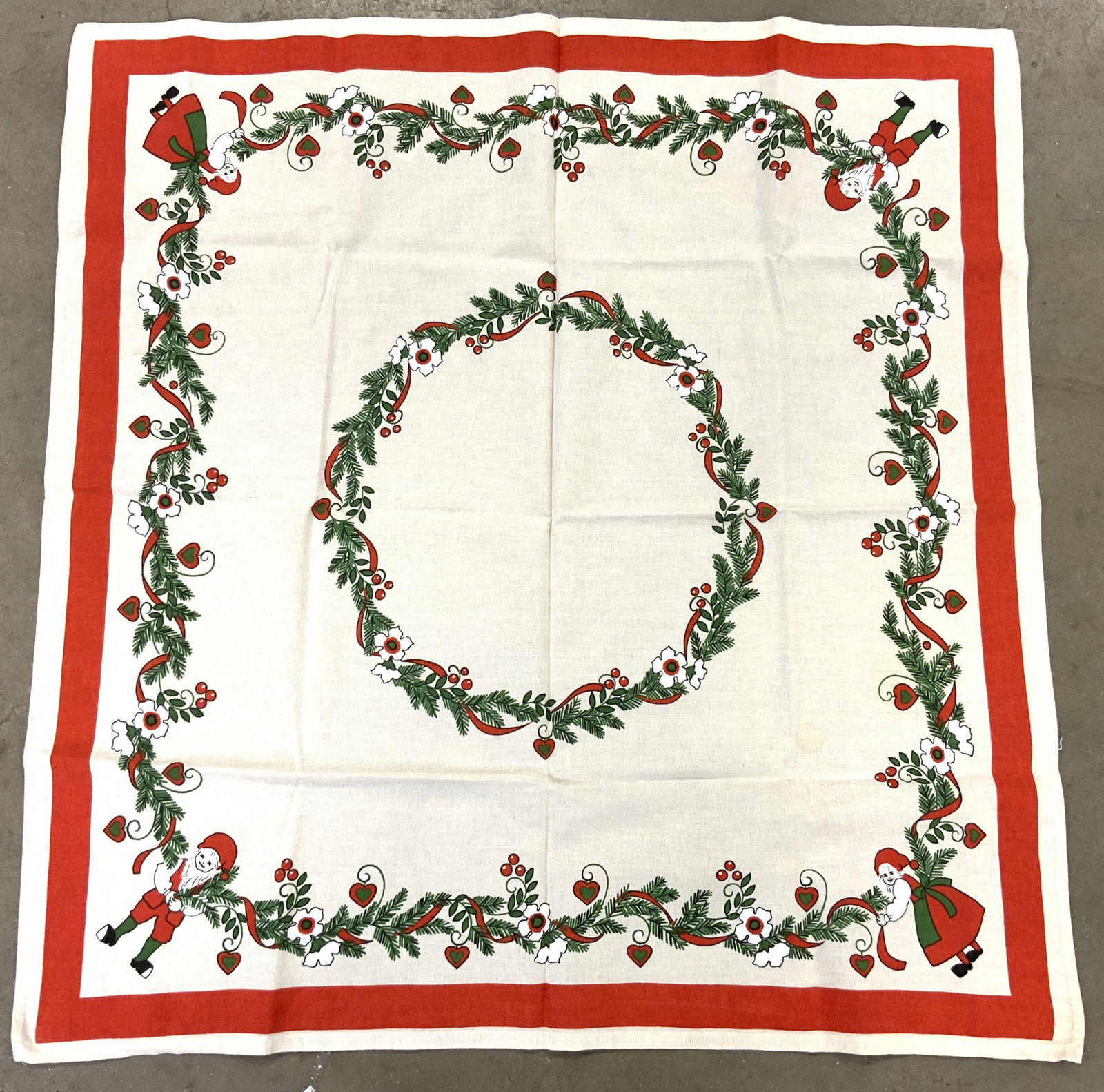 Vintage Christmas Holiday Table Linen (1 of 7)