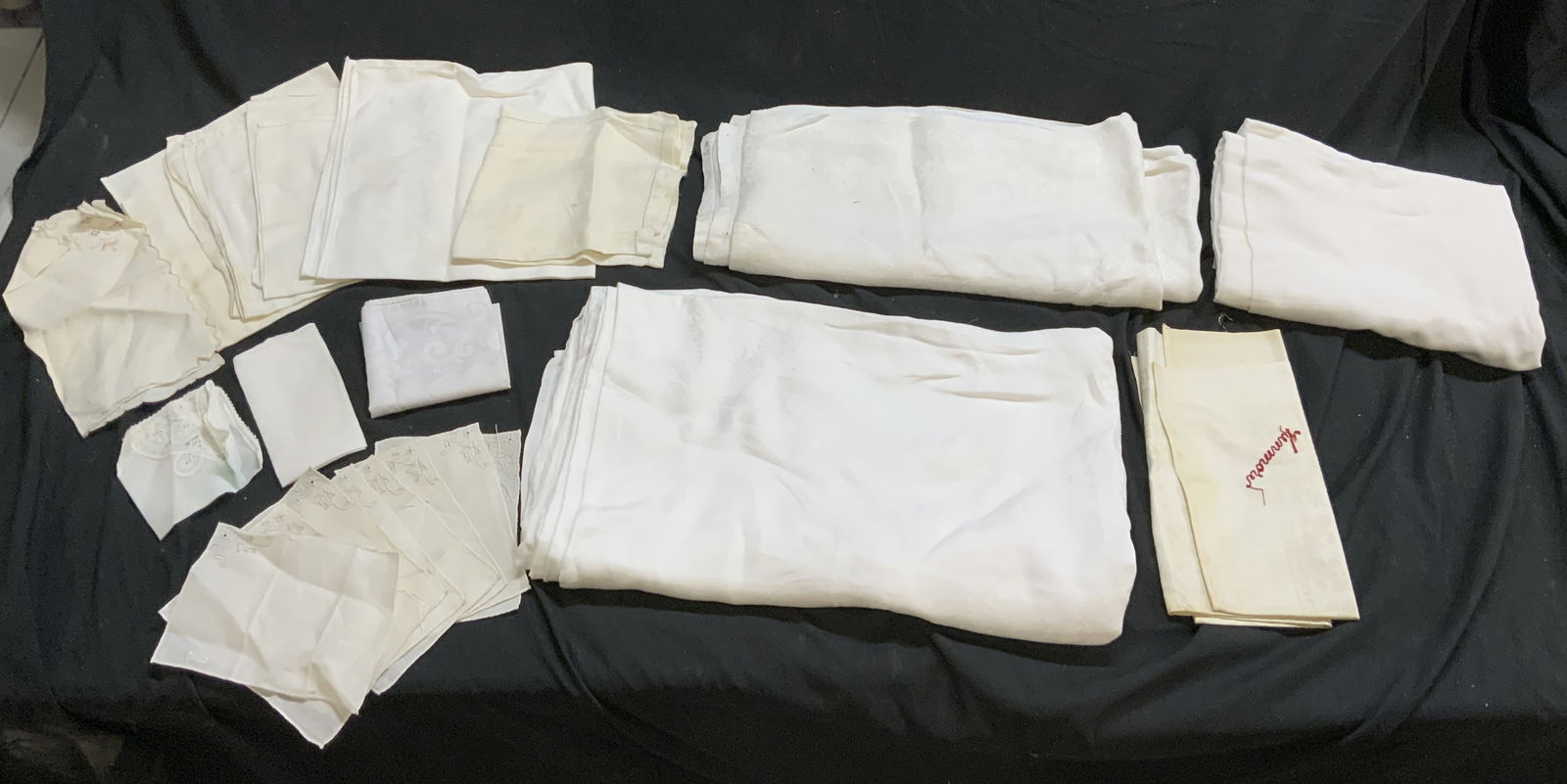 Lot 20+ Assorted Cream Toned Table Linens (1 of 8)