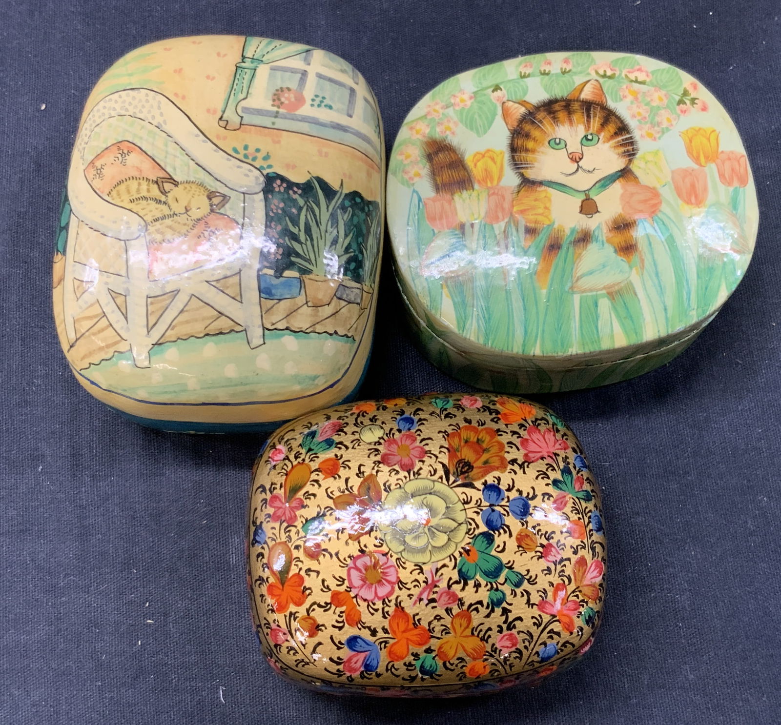 3 Vntg Hand Painted Lacquered Wooden Pill Boxes (1 of 11)