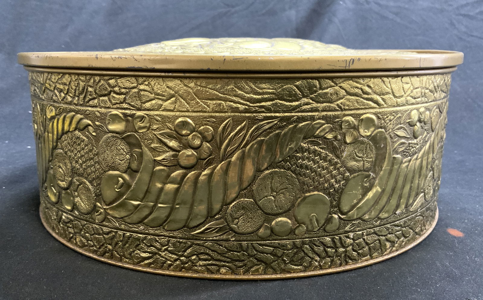 Gilt Metal Repousse Style Circular Tin Box W Lid (1 of 7)