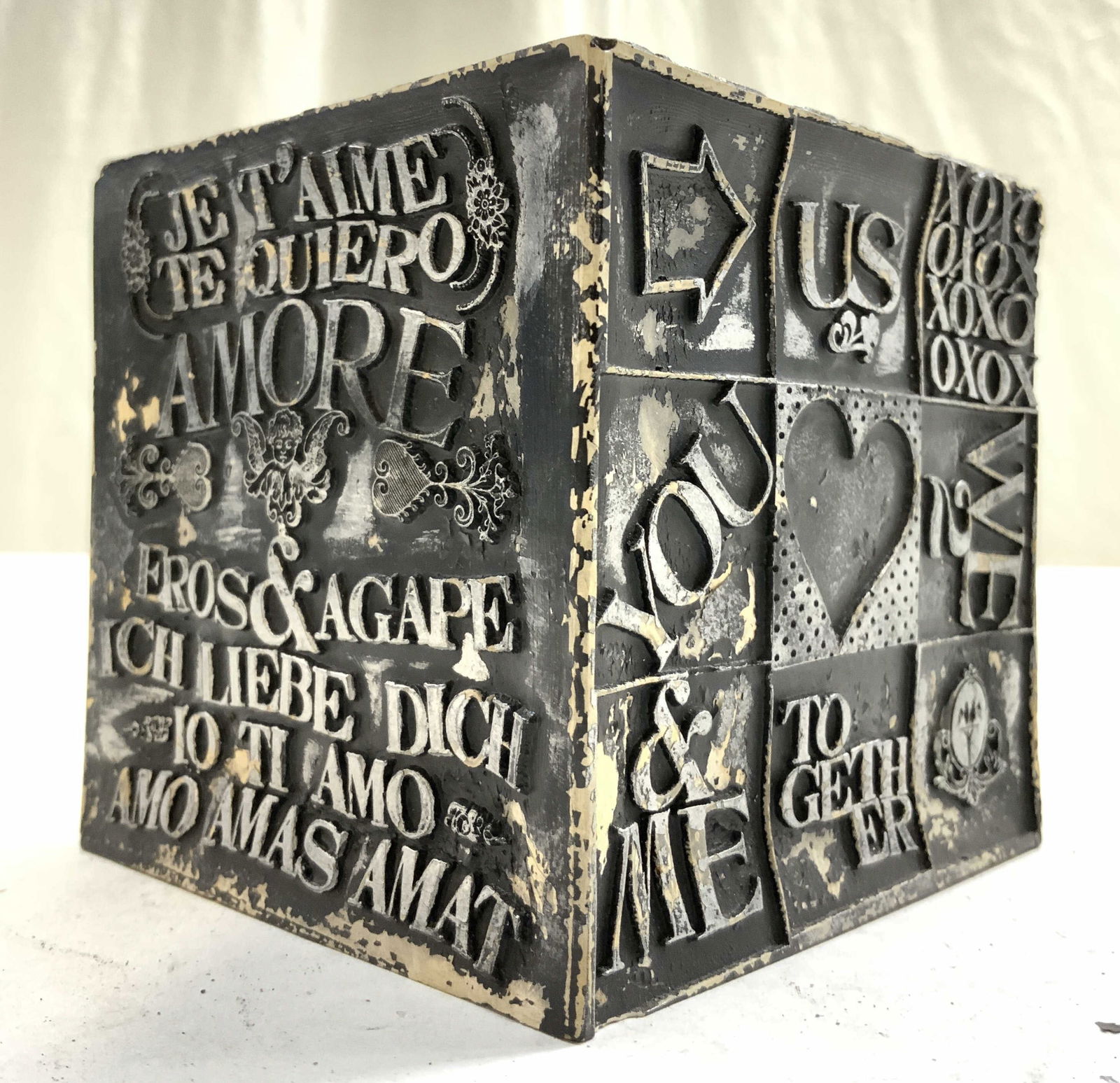 ABBEY PRESS Resinous Paperweight Cube 1977 (1 of 8)