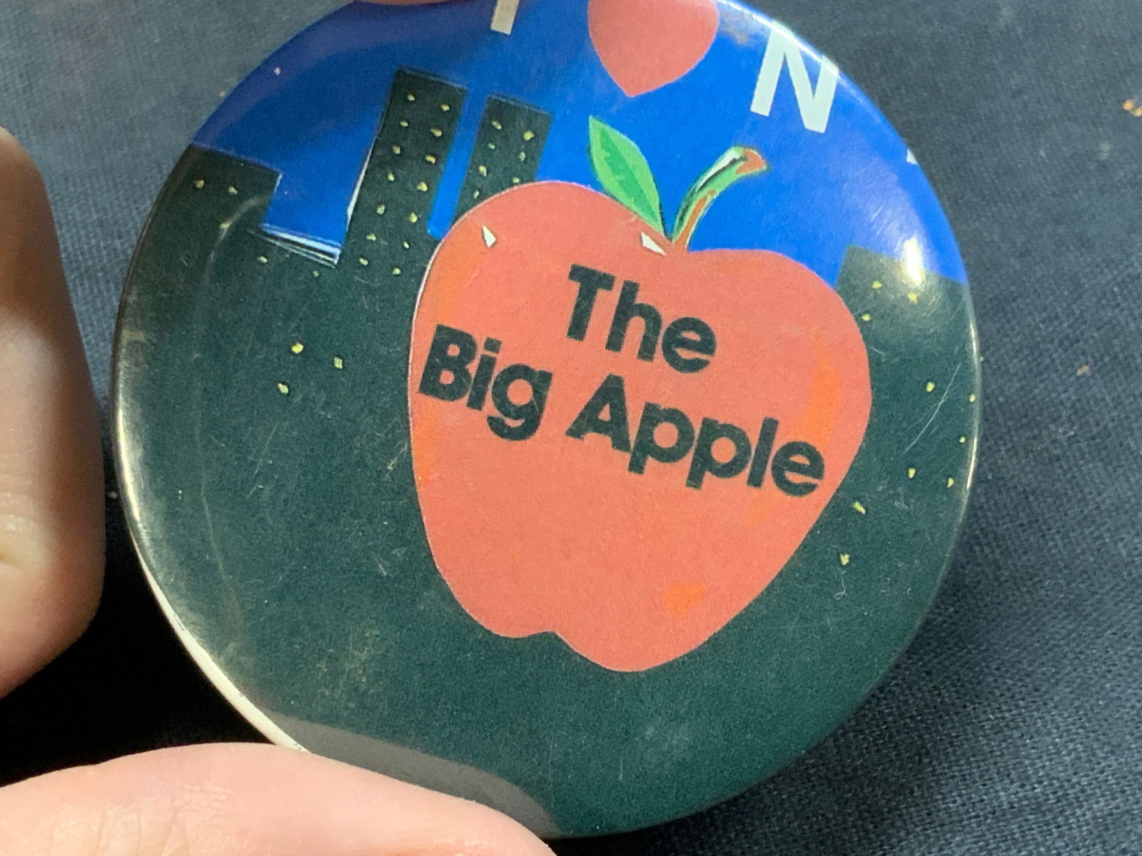 Vntg New York City Big Apple Pin (1 of 5)