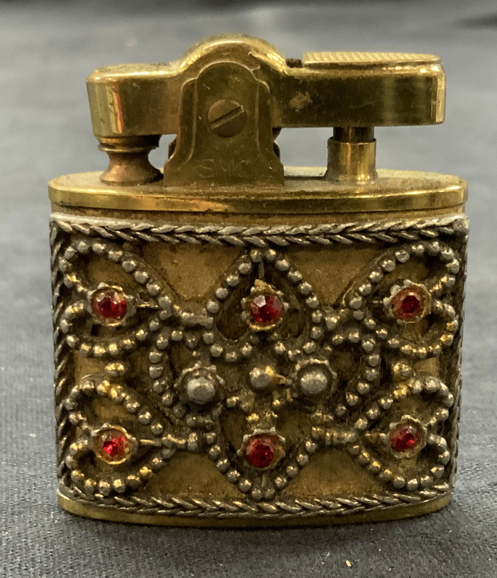 Vntg Supreme Brass Ornate Lighter (1 of 7)