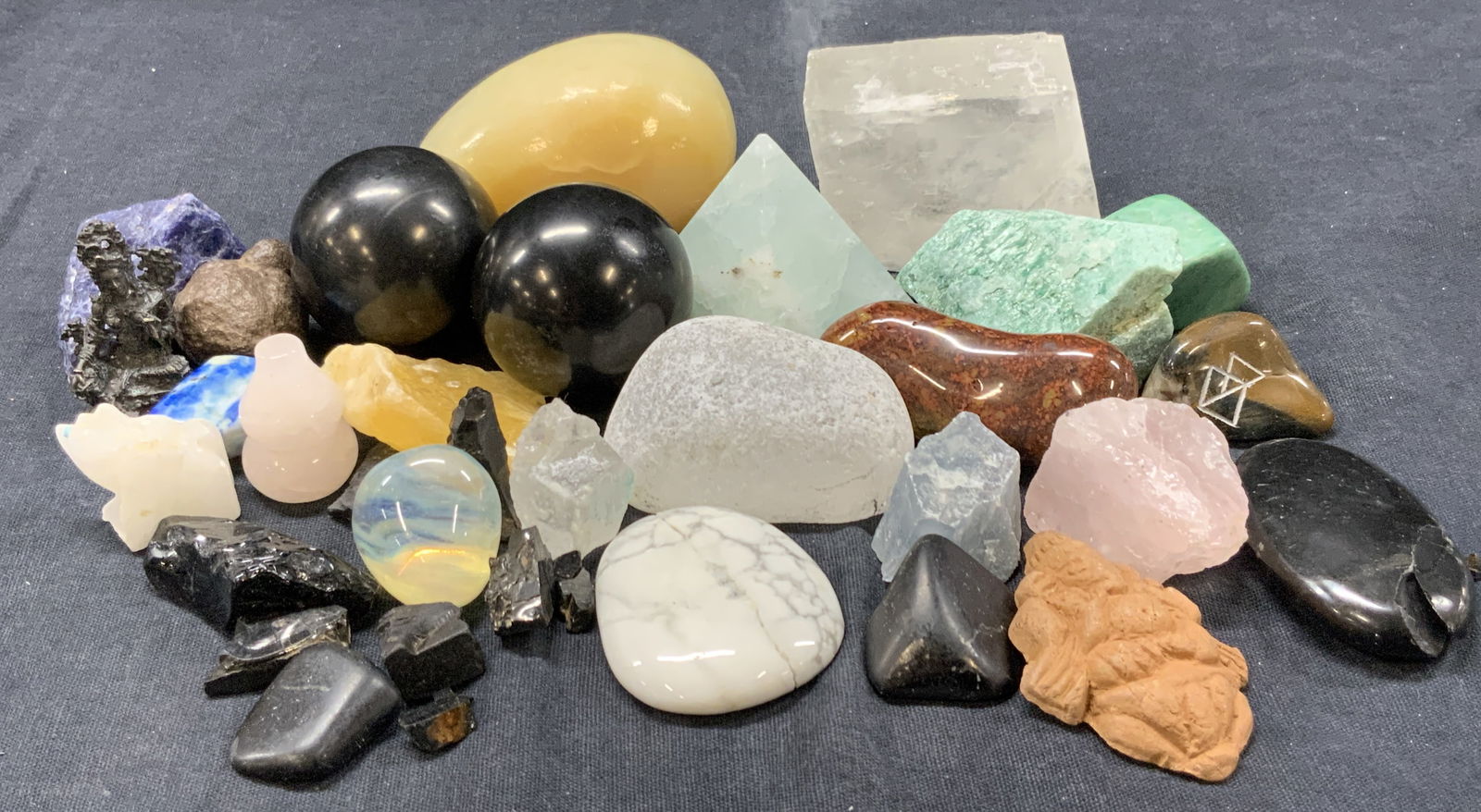 20+ Quartz, Obsidian and Calcite Stone Accessories (1 of 10)
