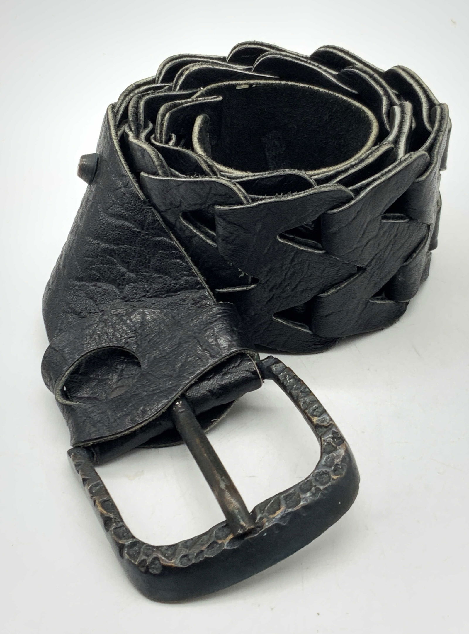 Vntg Woven Black Leather Belt: Vintage black leather woven belt with black toned copper buckle. Approx 30 inches long and 2 inches wide. Moderate wearing to edges of leather. Woven leather belt, leather belt. Vintage fashion, fashi