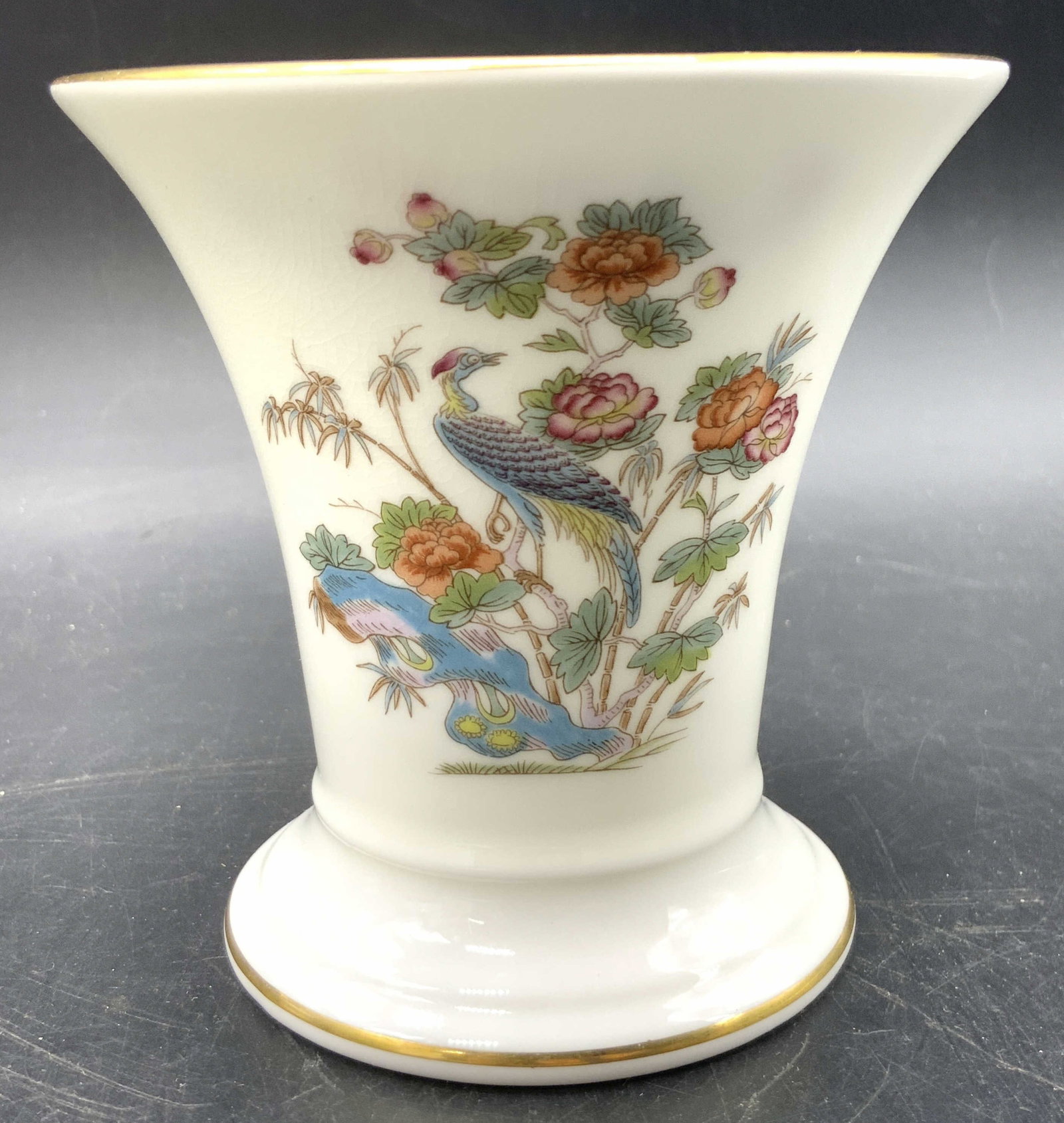 WEDGWOOD English Bone China Vessel, Kutani Crane: A bone china vessel decorated with crane, floral, and foliage motifs. Gilt line work to the rim and towards the base, Underside signed WEDGWOOD, BONE CHINA, MADE IN ENGLAND, KUTANI CRANE. Measures app