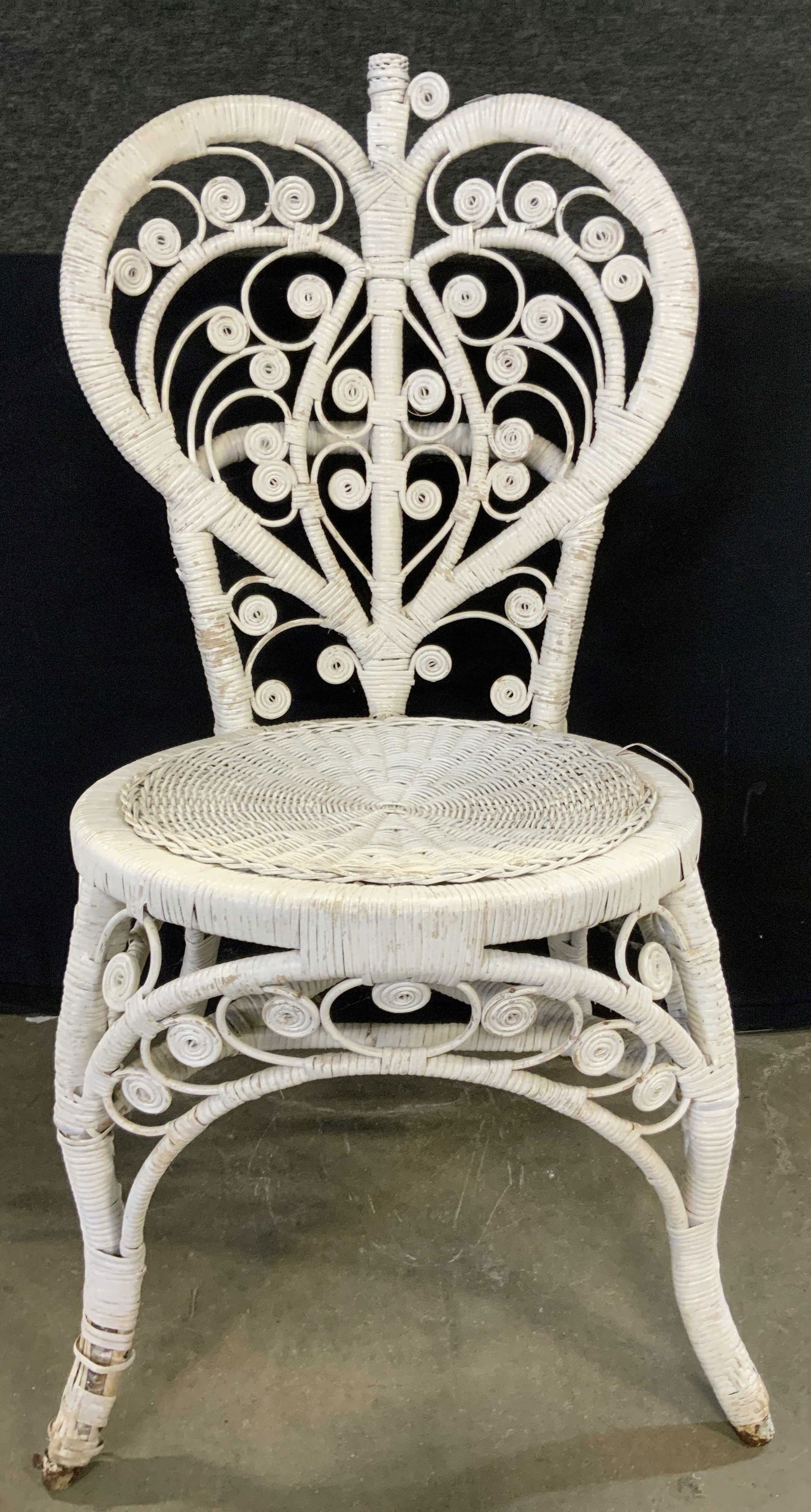 Vintage White Sweetheart Fiddlehead Wicker Chair (1 of 10)