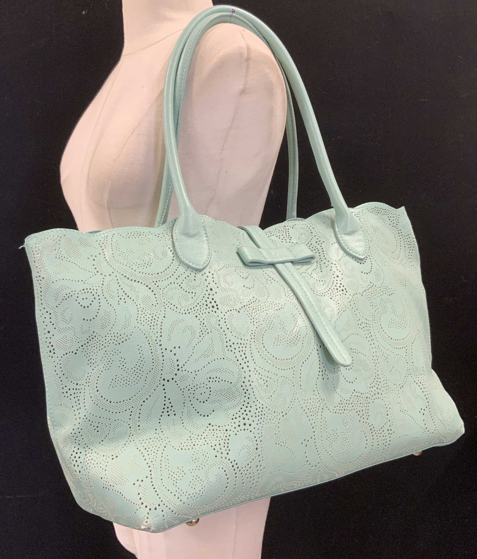 BUCO Carry All Leather Style Shoulder Bag: Perforated tote / handbag by BUCO in aqua. Interior can detach for the exterior of the bag. Leather style , cord handles 9.5 in drop. Bag measures 18 x 10.25 in. Opens very wide. Interior has a zipper