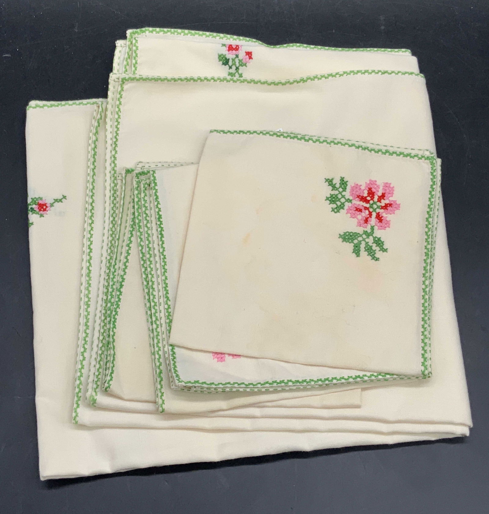 5 Floral Embroidered Table Linens, Napkins &more (1 of 13)