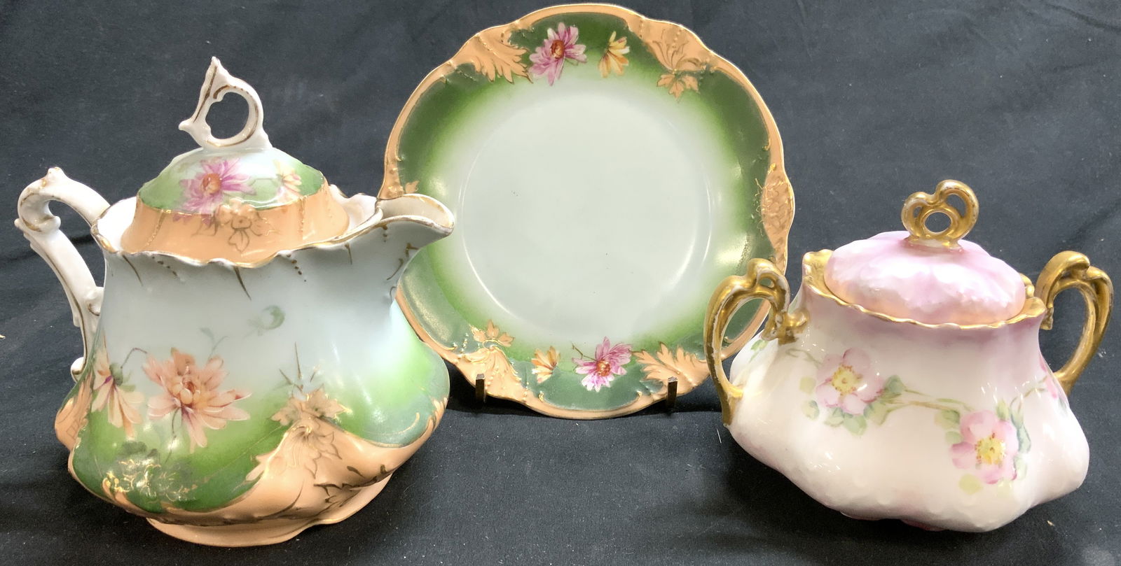 Lot 3 Trademarked Vntg Porc Teapots & Saucer (1 of 7)