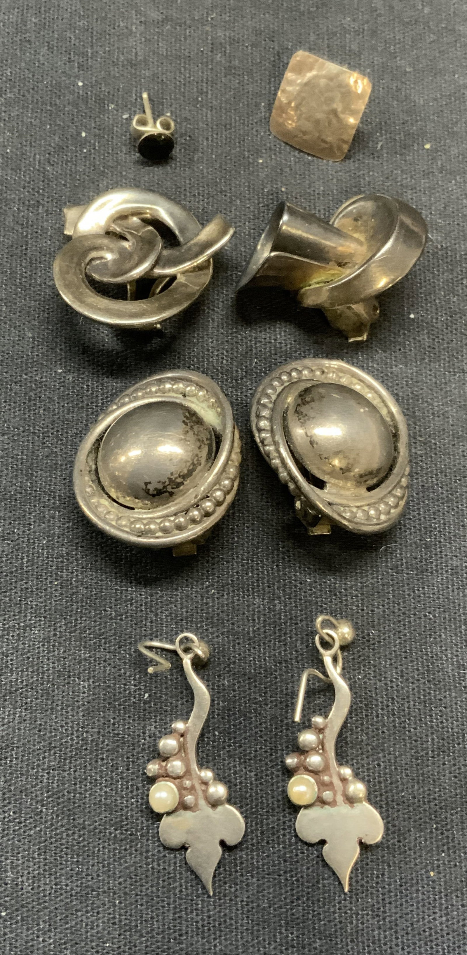 Lot6 Sterling Silver Earrings, Angel Cummings More: Lot of 6 jewelry pieces. Vintage Angel Cummings Studio sterling silver clip on earring. Single earrings. Signed to underside. Tests for sterling using PuriTEST kit. Vintage signed sterling silver clip