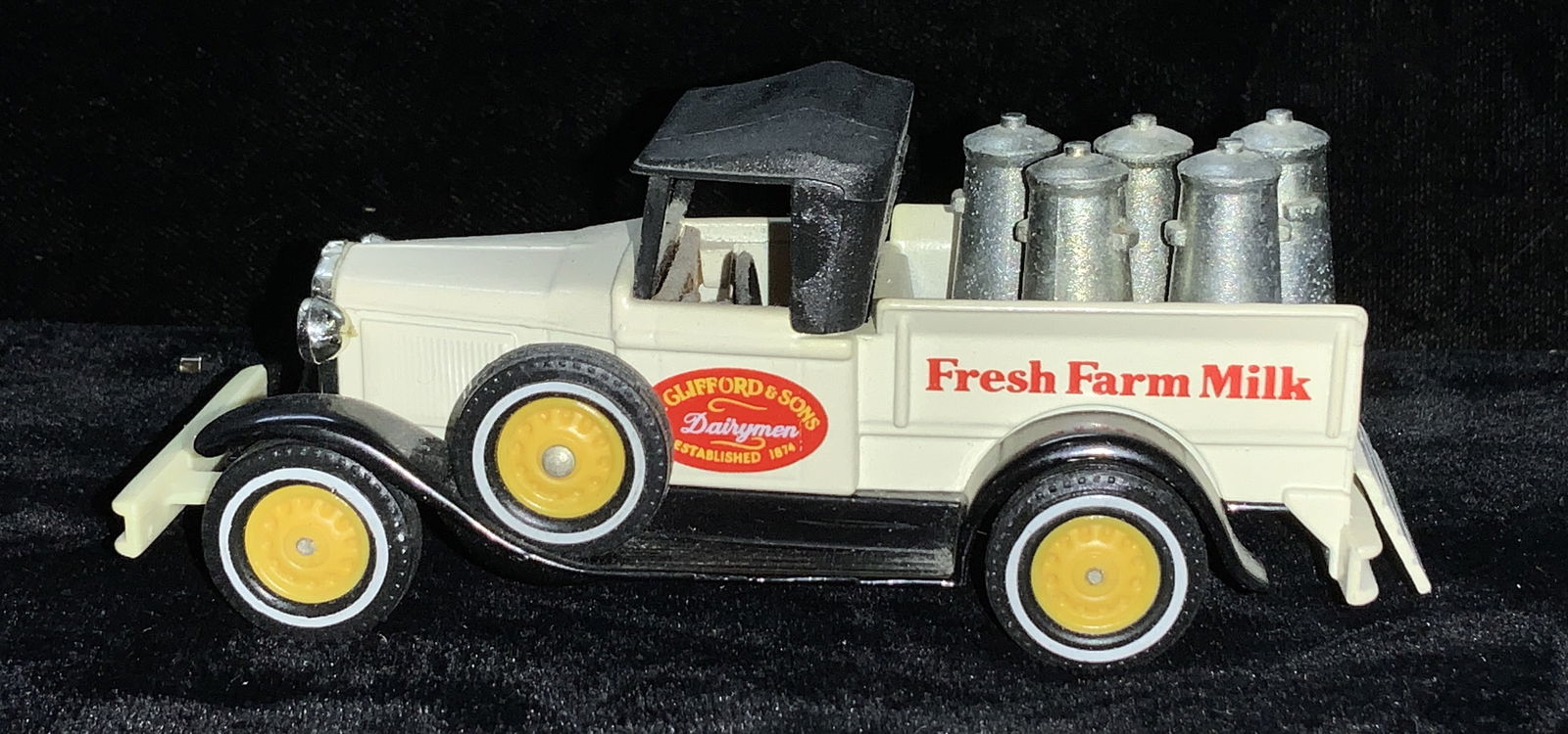Matchbox Farm Fresh Milk Truck Collectible Car (1 of 7)