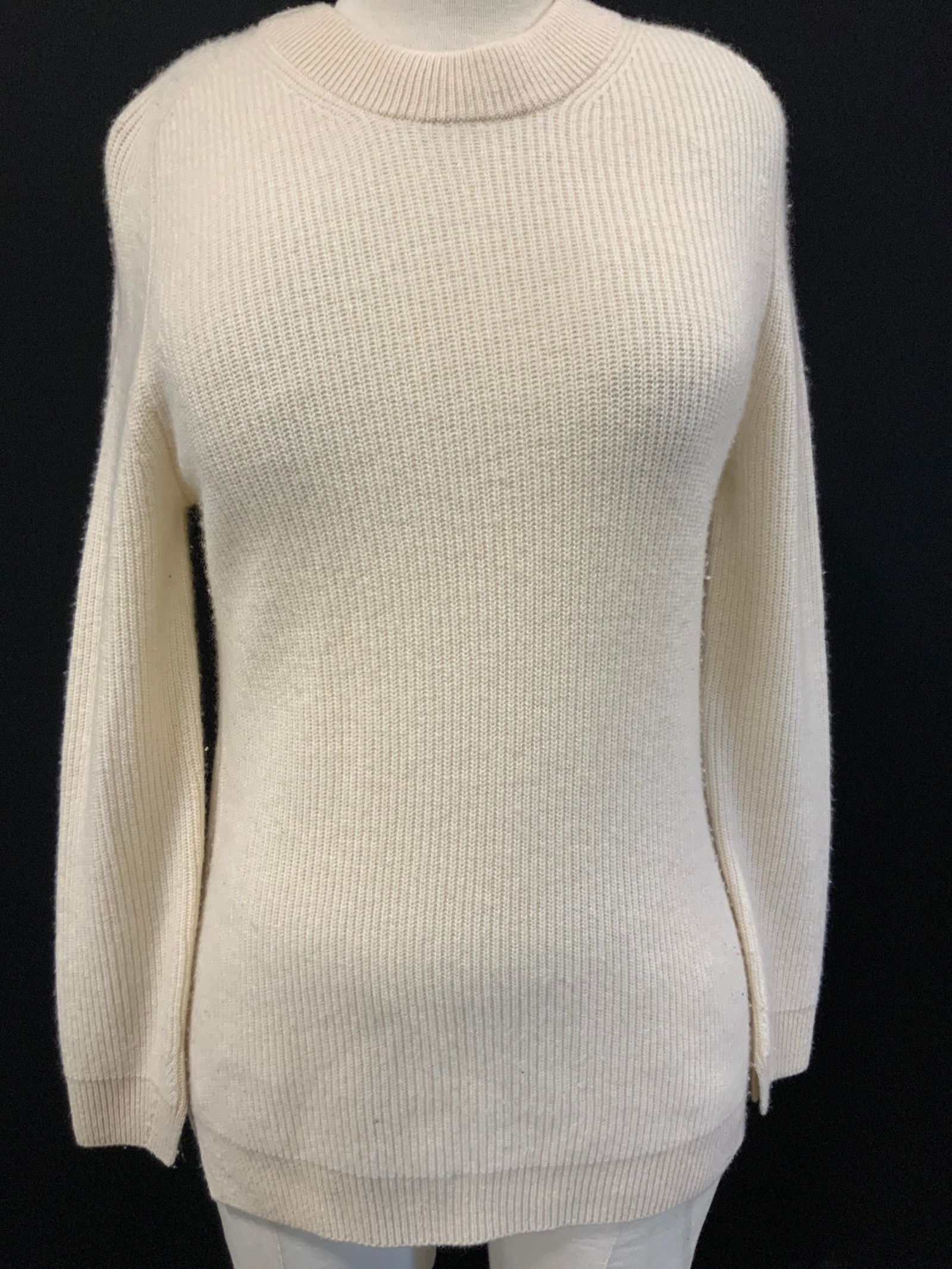 Rag & Bone Cashmere Sweater: Marked Rag and Bone, 100% cashmere, size XXS with woven texture. Sleeves measure 16 inches long and chest measures 16 inches across. Moderate pilling to material. Rag and bone cashmere sweater, cashme
