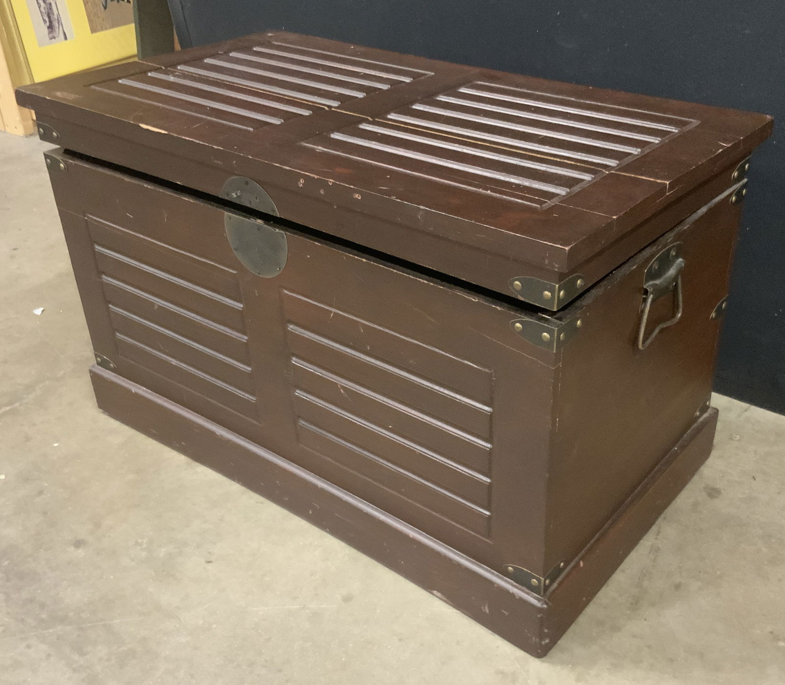 Brown Wooden Storage Chest / Trunk, Hinged Lid (1 of 10)