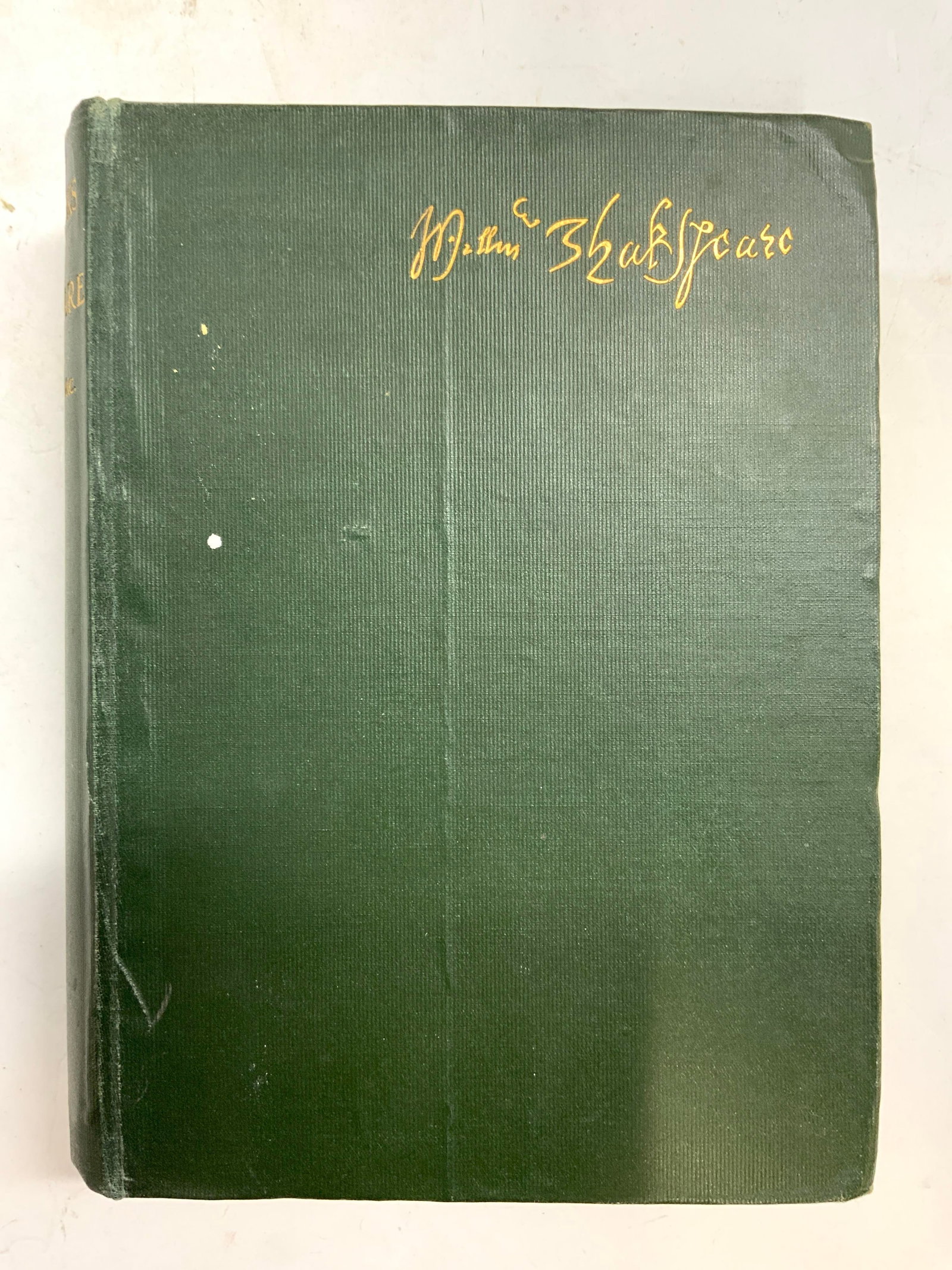 THE WORKS OF WILLIAM SHAKESPEARE Antq Book GB: Spine of book reads THE WORKS OF WILLIAM SHAKESPEARE. Marked by the Editor of the Chandos Classics London and New York Frederick Warne and Co. Printed by Mcrrison and Gibb Ltd, Edinburgh. Book appears