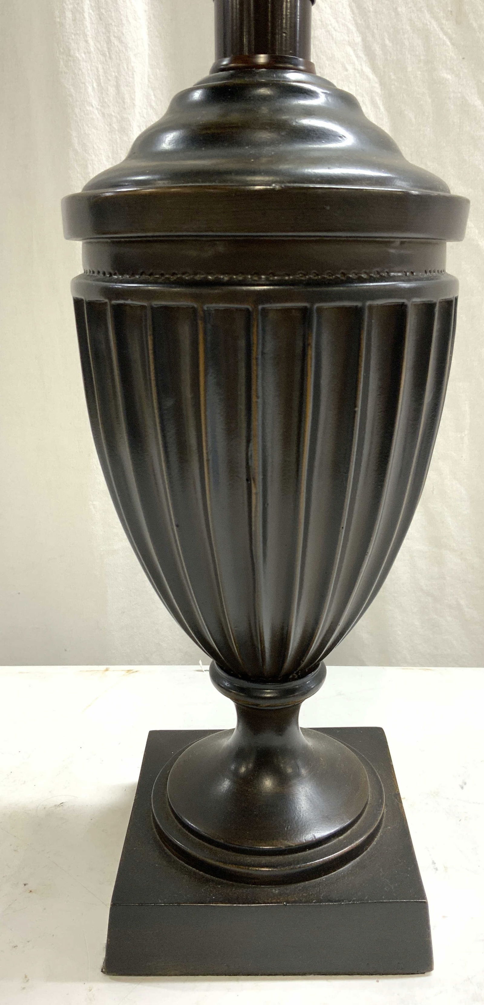 Urn Form Wood Style Table Lamp W Finial (1 of 7)