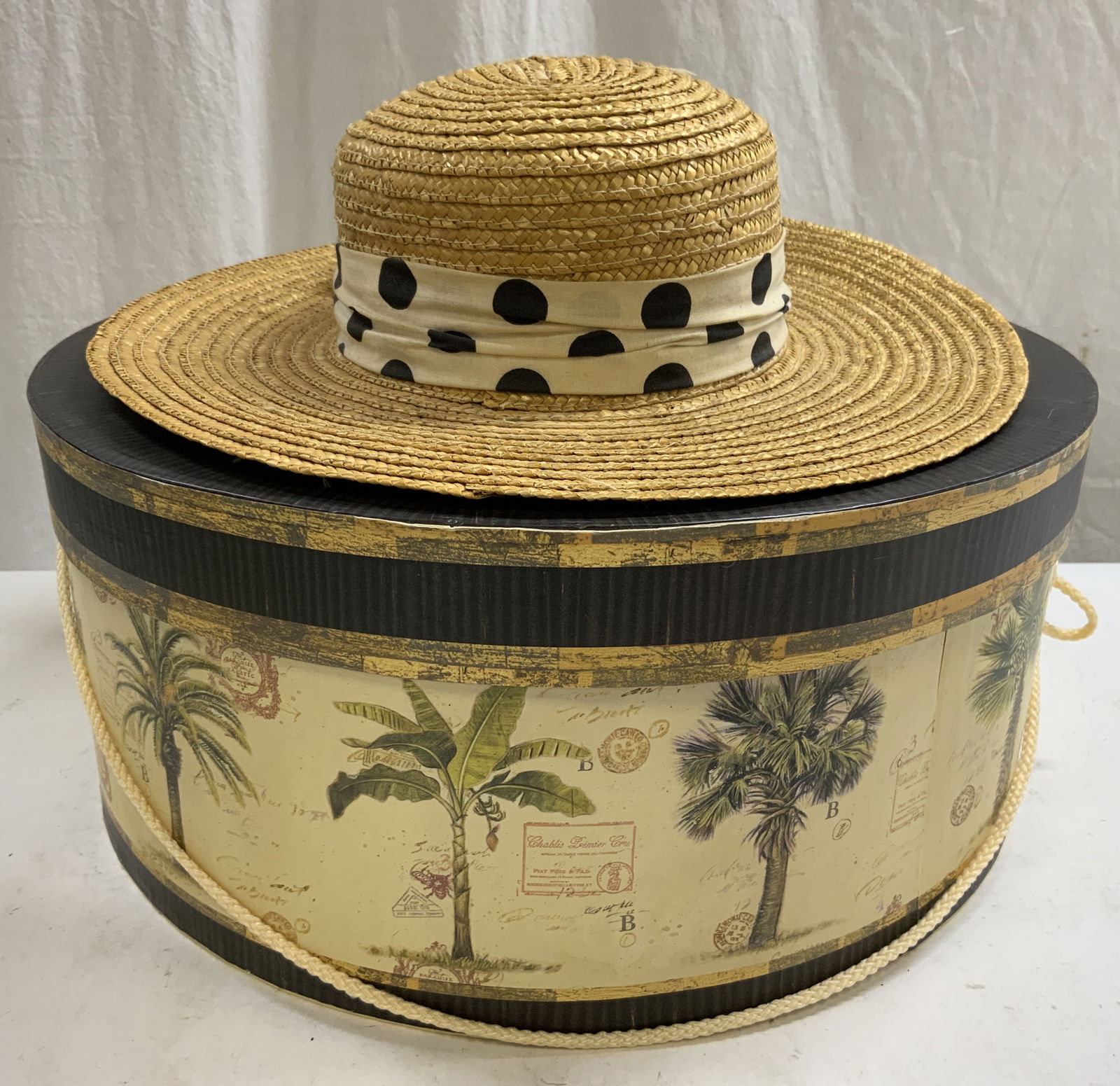 Woven Straw Hat W Lidded Hat Box (1 of 7)