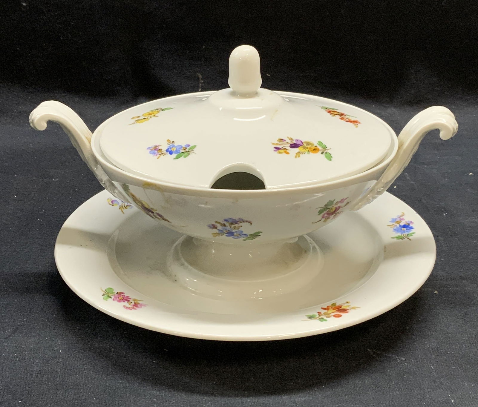 Vintage Meissen Porc Tureen & Under Plate (1 of 7)