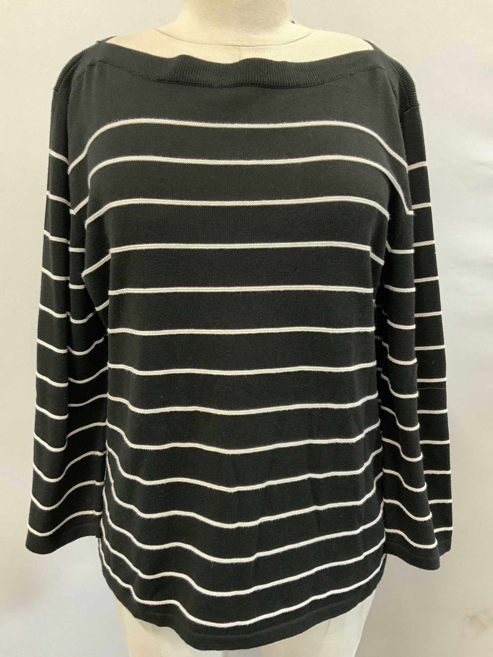 Ralph Lauren Stripe Cotton Long Sleeve Shirt: Ralph Lauren cotton black and white strip long sleeve shirt. Size XL. With sleeves measuring 13 inches long and chest measures 19 inches across. Minor wearing to material. Cotton shirts. Ralph Lauren 
