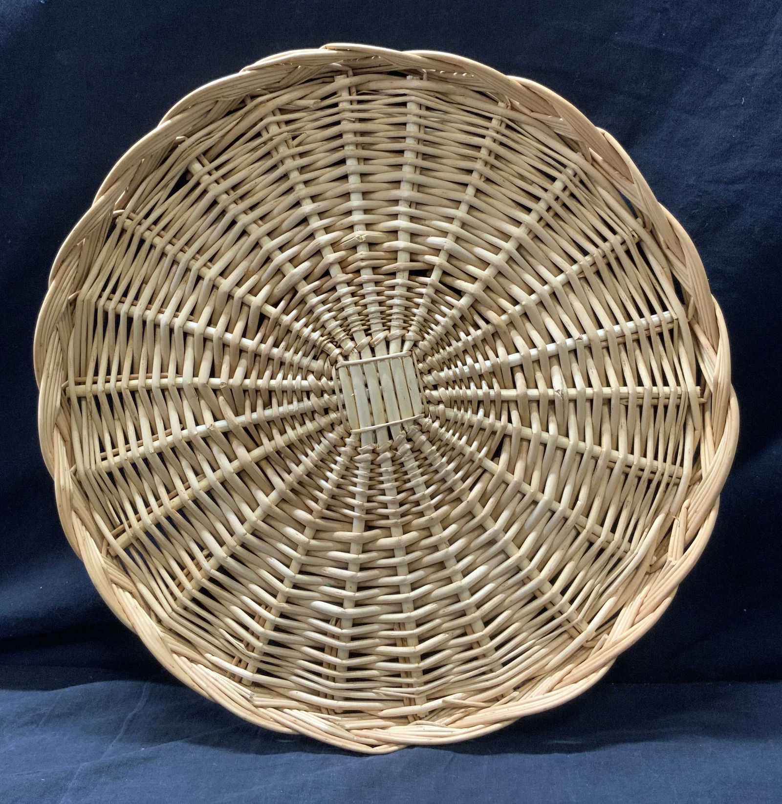 Circular Woven Wicker Tray (1 of 4)