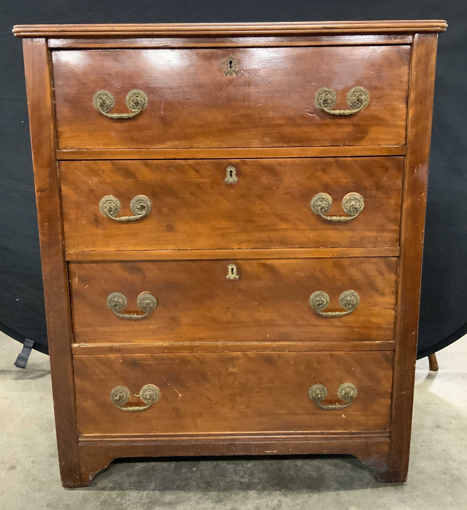 Vintage Carved Wooden 4 Drawer Dresser