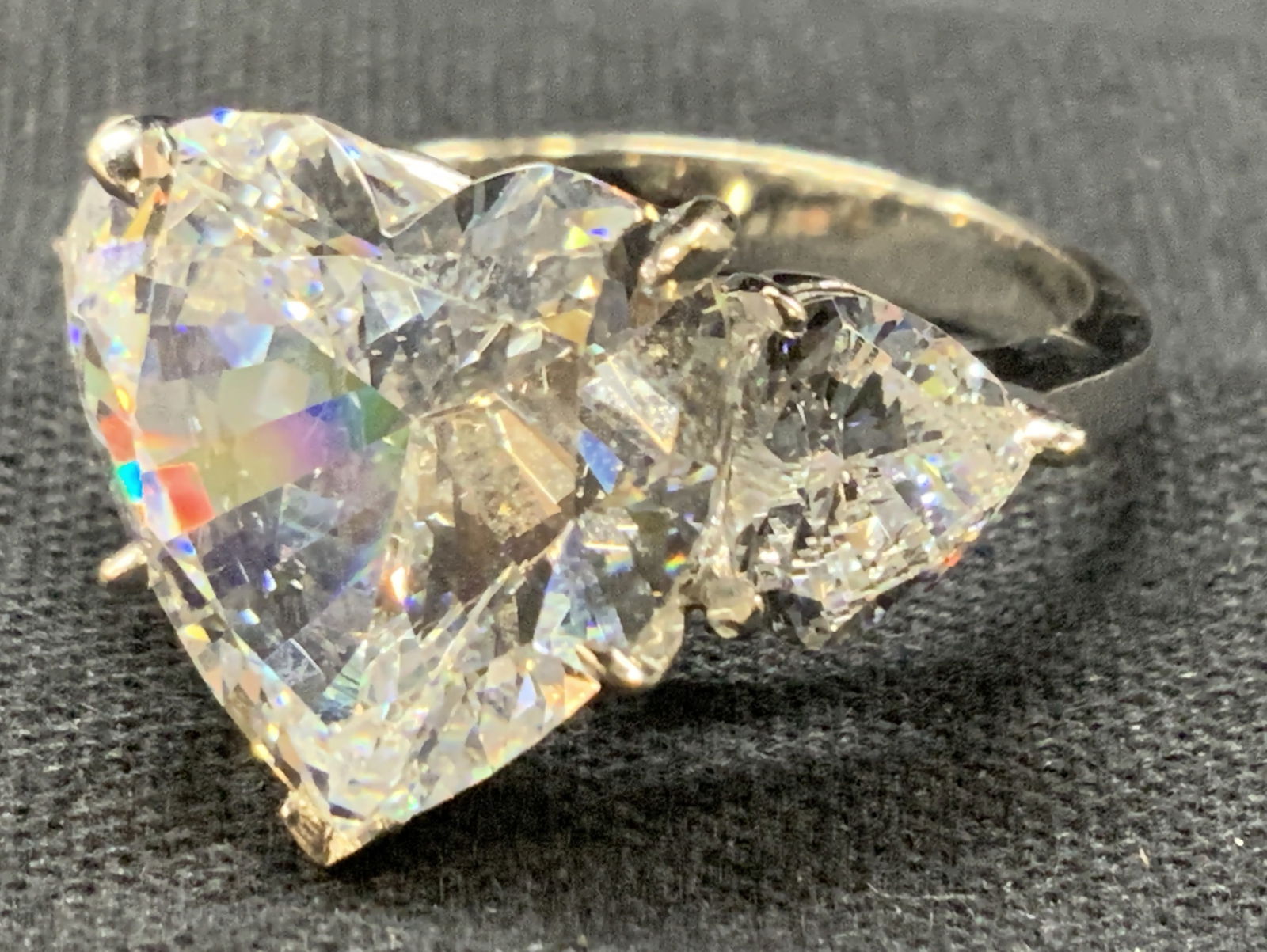 14 K DES White Gold Heart Crystal Ring: Stamped 14 K white gold band ring with cut crystal center heart with side hearts flanking the center and stamped DES on band. Size 6.5 Moderate wearing to band. Total weight 6.7 grams Cut crystal ring