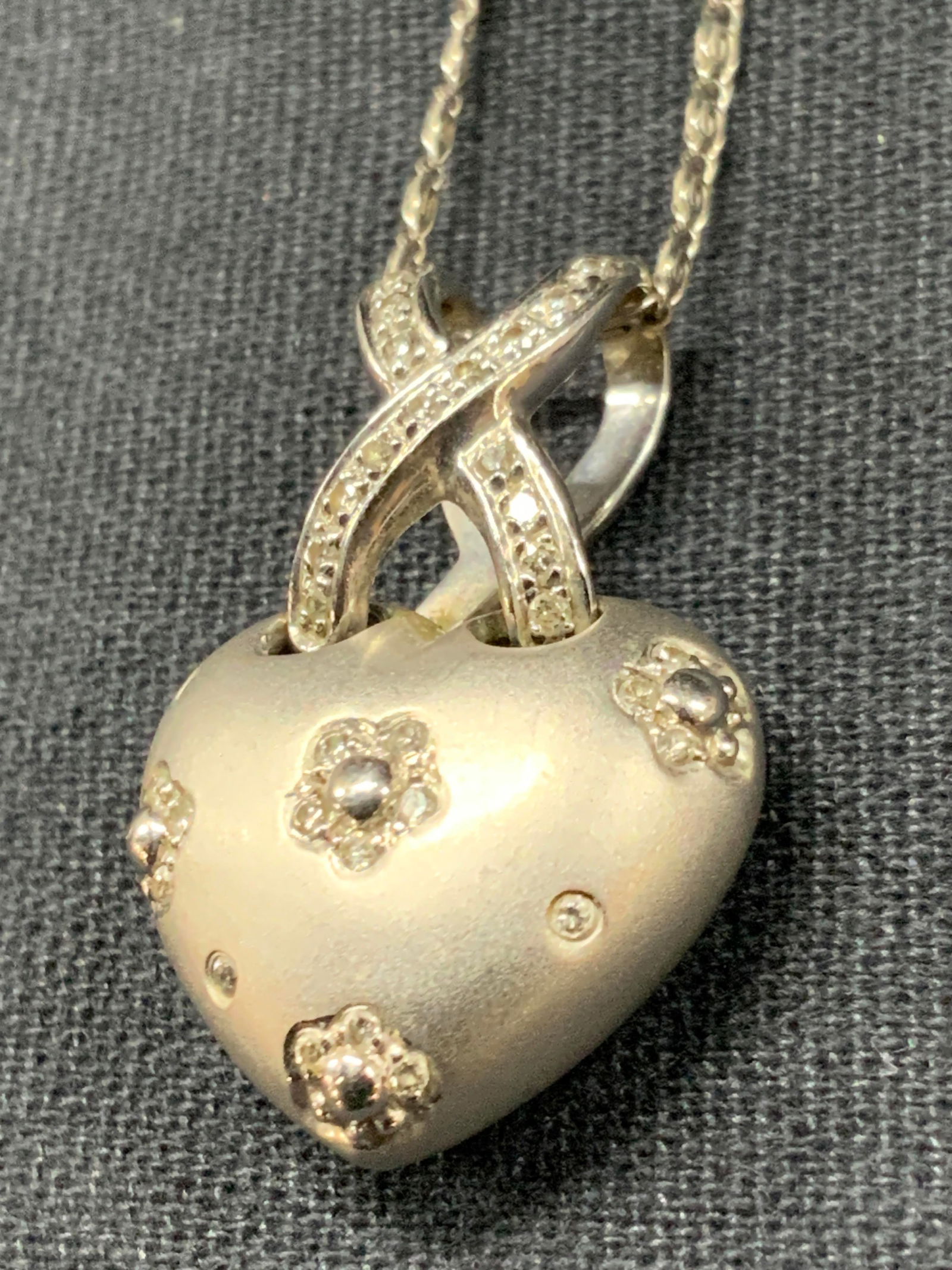 14 K White Gold Heart Pendant Necklace W Box (1 of 10)