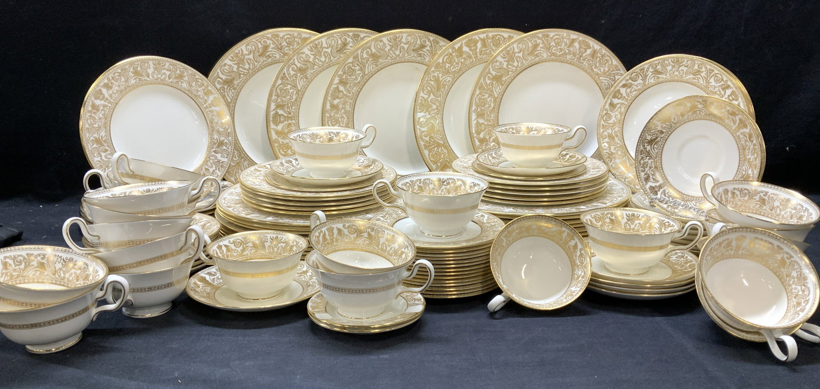 WEDGWOOD Gold Florentine Bone China Set 117: Wedgwood English Fine Bone Chinaware, set of 117. Wedgwood Gold Florentine Pattern No. W4219. White china with hand painted dragons, acanthus leaf and scroll design. Hallmarked on verso. Set consists 