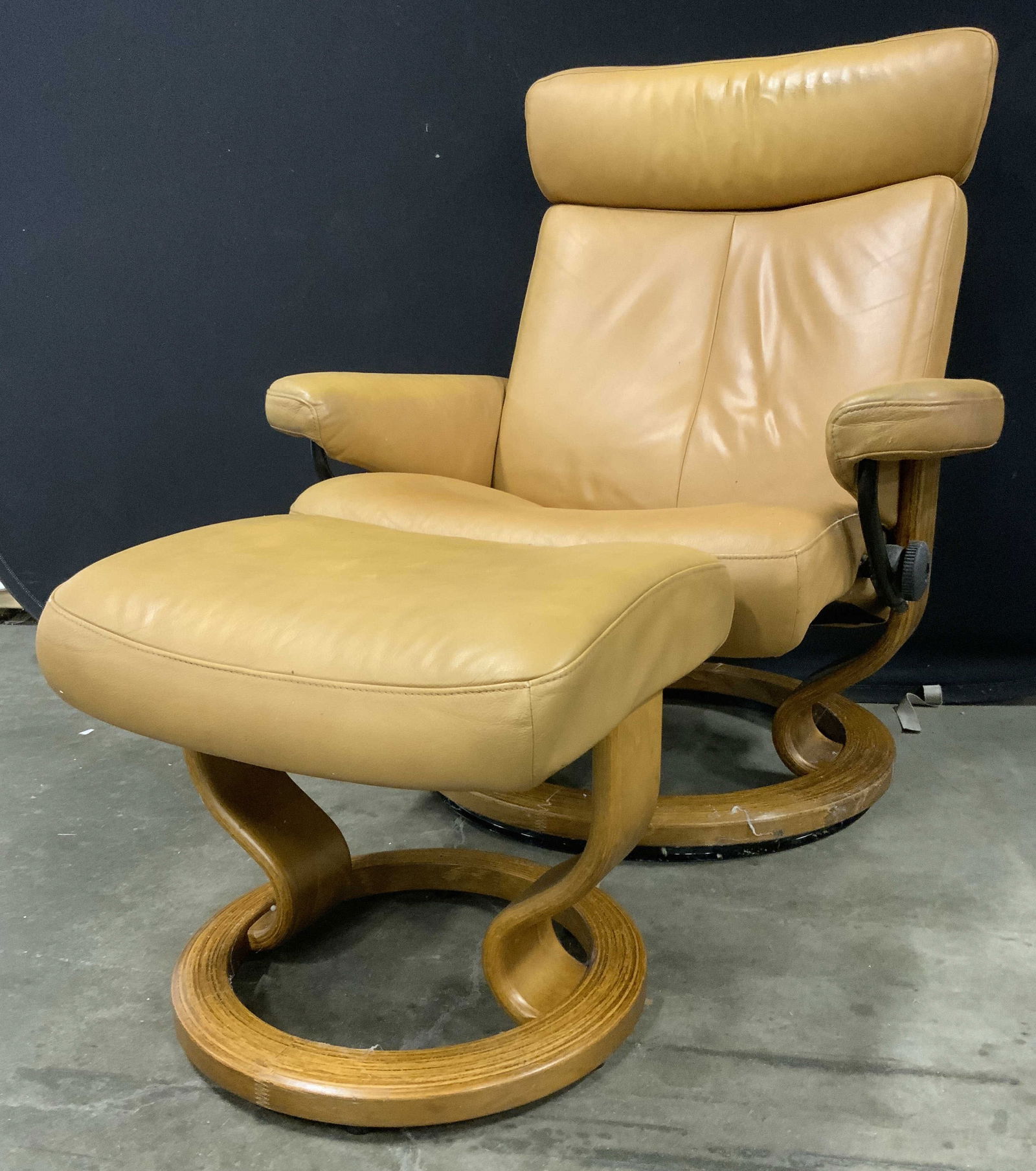 EKORNES Set Stressless Leather Recliner & Footrest (1 of 8)